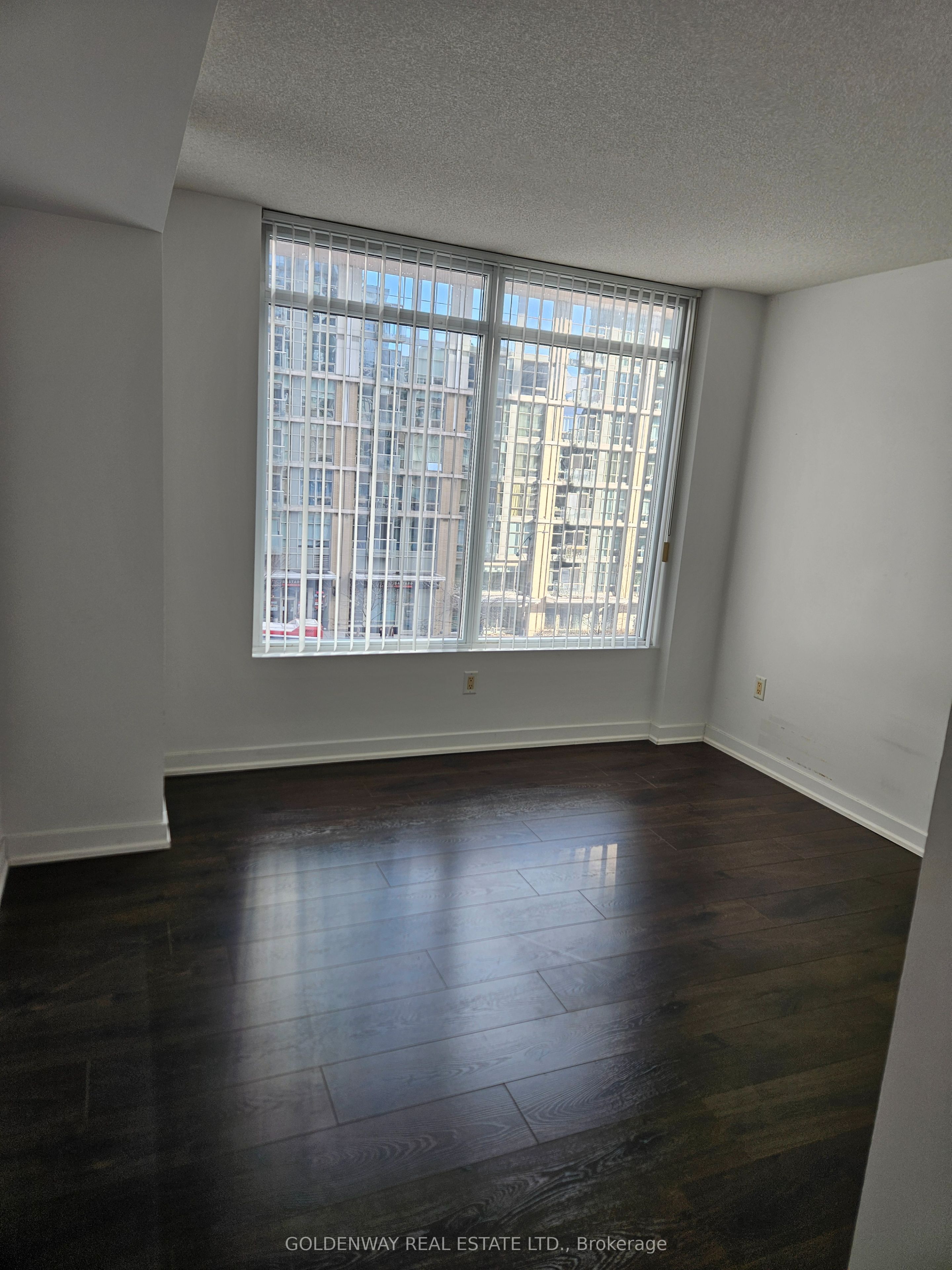 #617 - 15 Brunel Court Property Photo 7