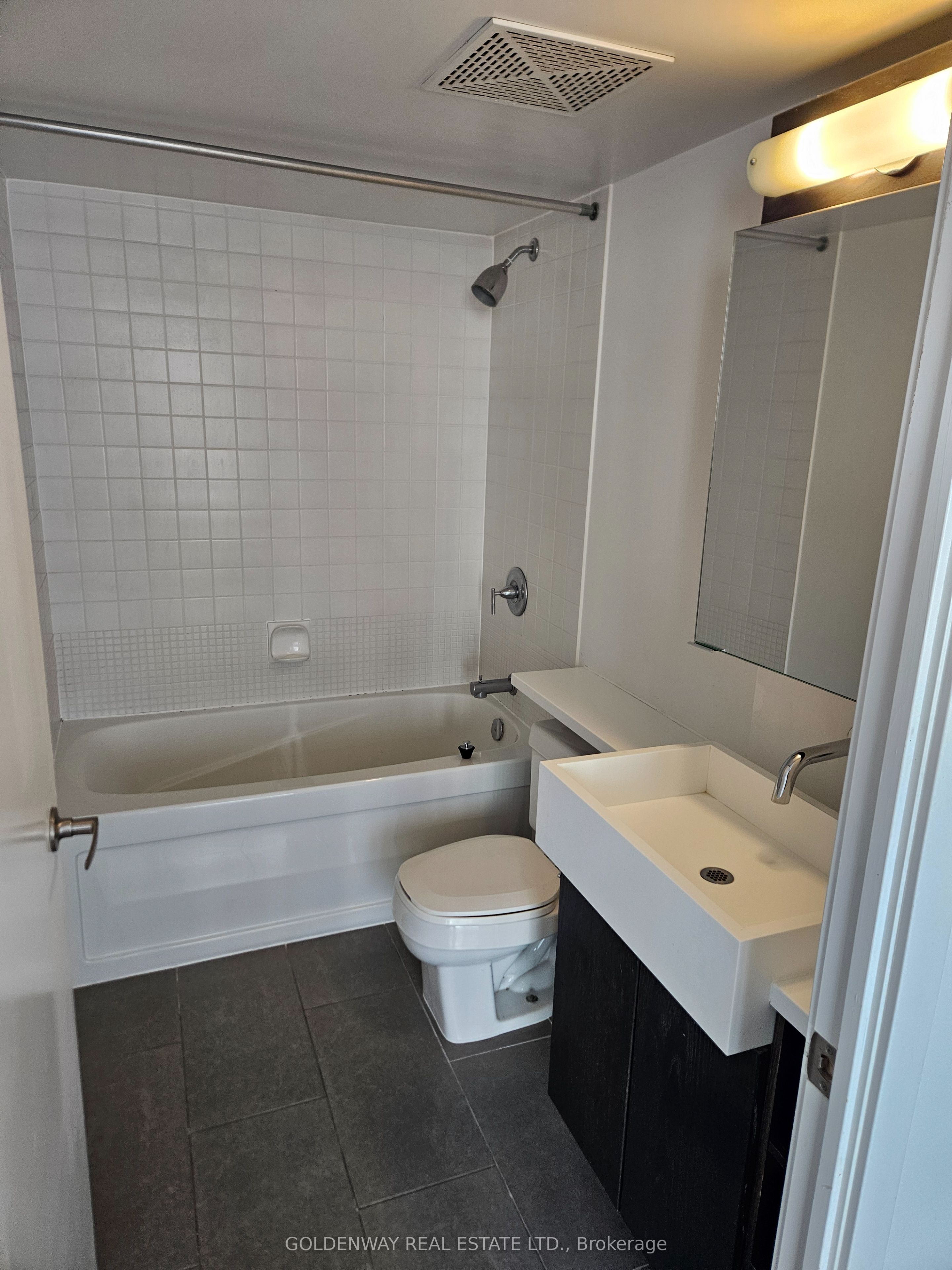 #617 - 15 Brunel Court Property Photo 8