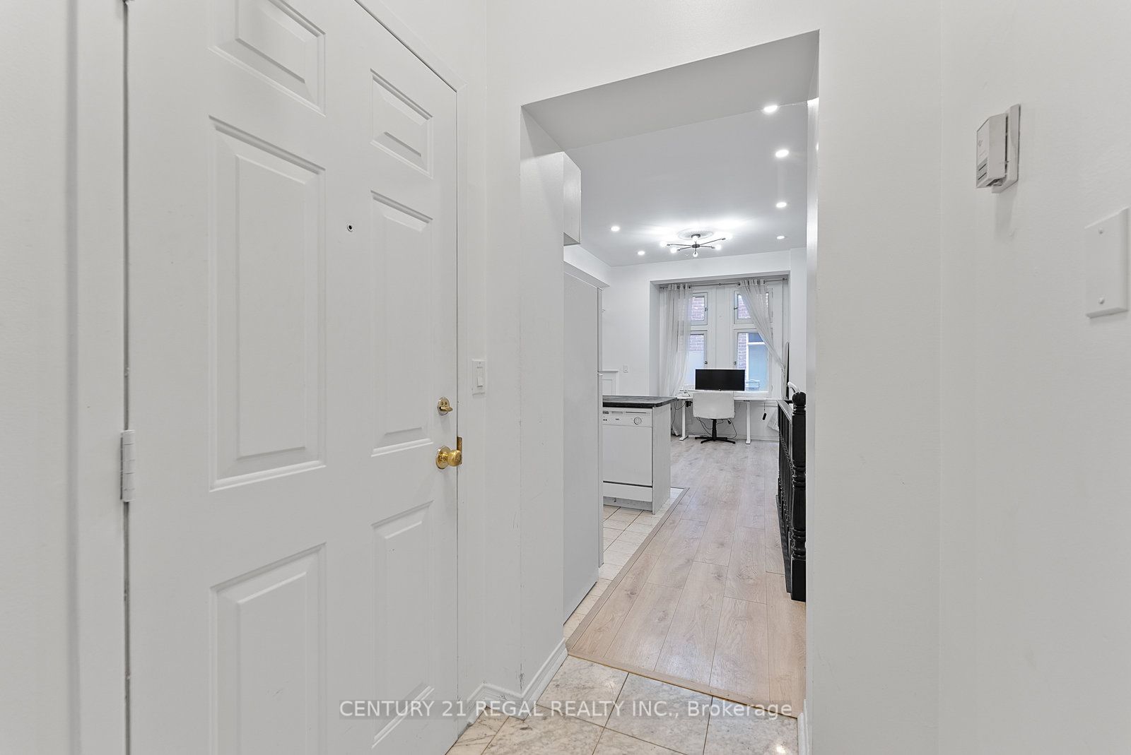 #3 - 228 St George Street Property Photo 3