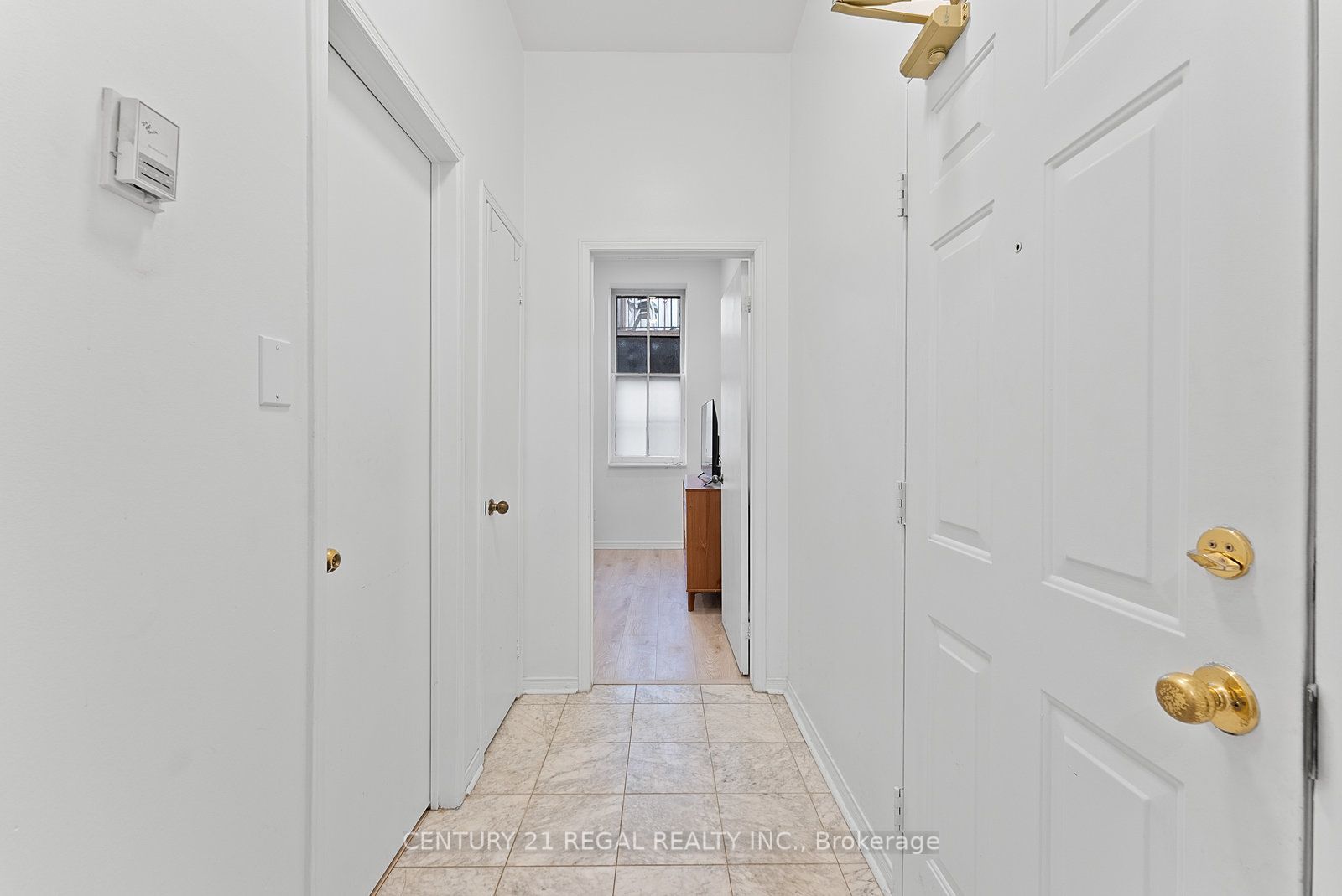 #3 - 228 St George Street Property Photo 4