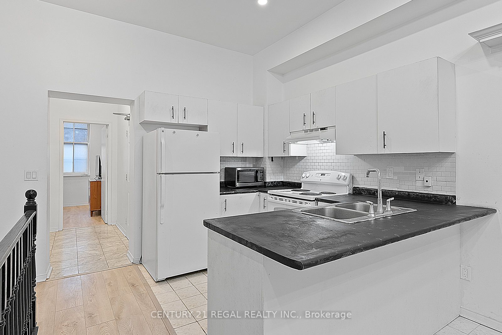#3 - 228 St George Street Property Photo 6
