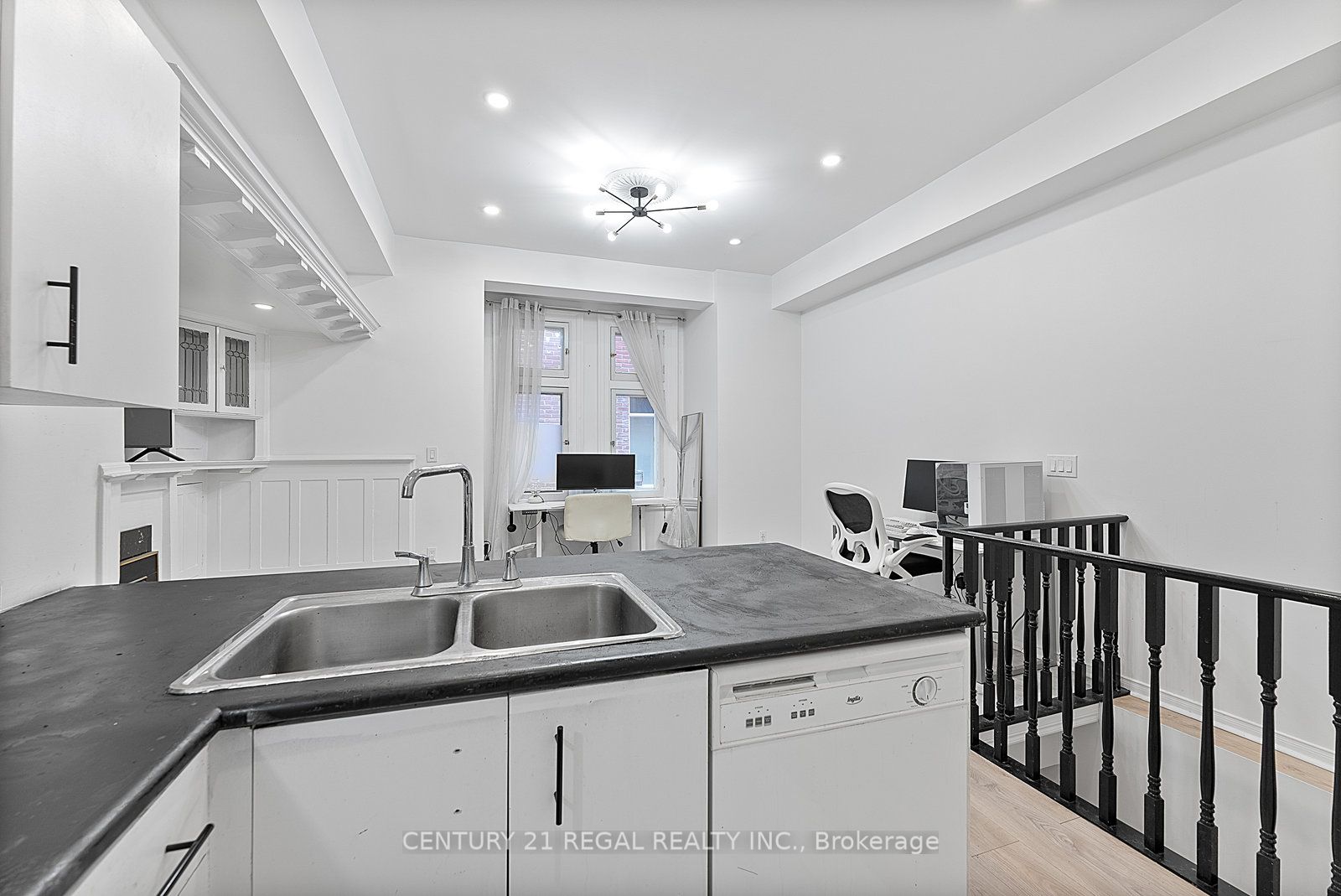 #3 - 228 St George Street Property Photo 17