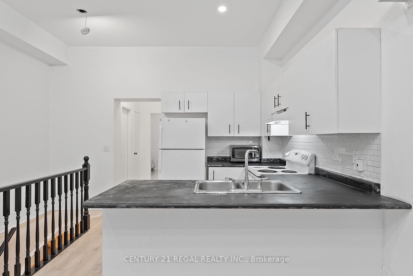 #3 - 228 St George Street Property Photo 27