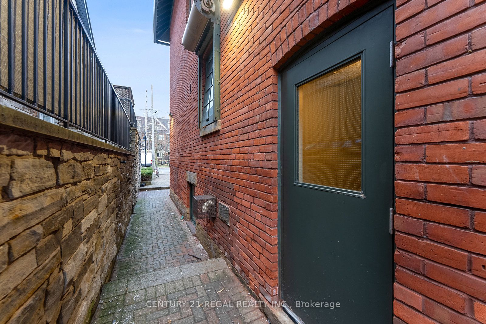 #3 - 228 St George Street Property Photo 29
