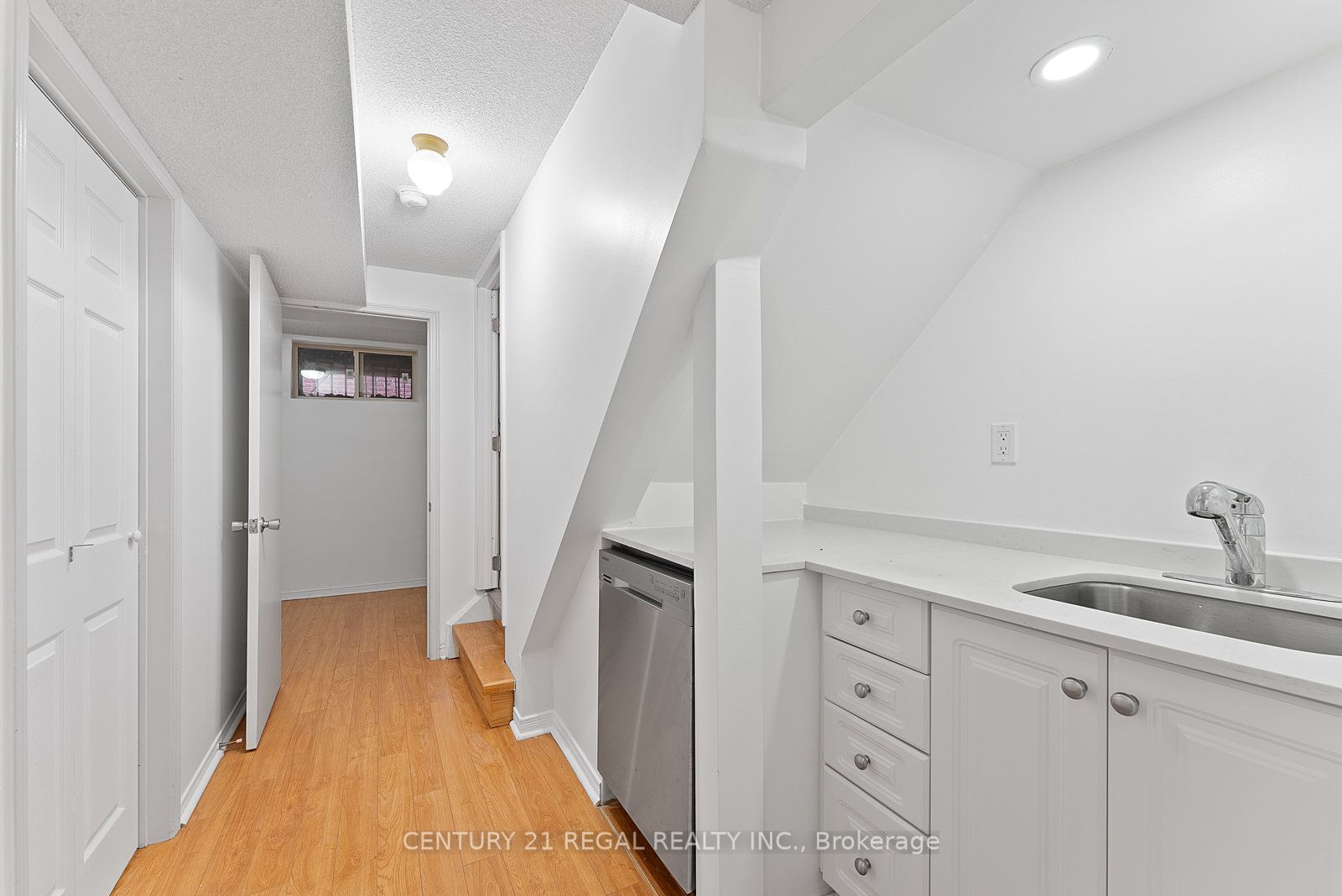 #3 - 228 St George Street Property Photo 35