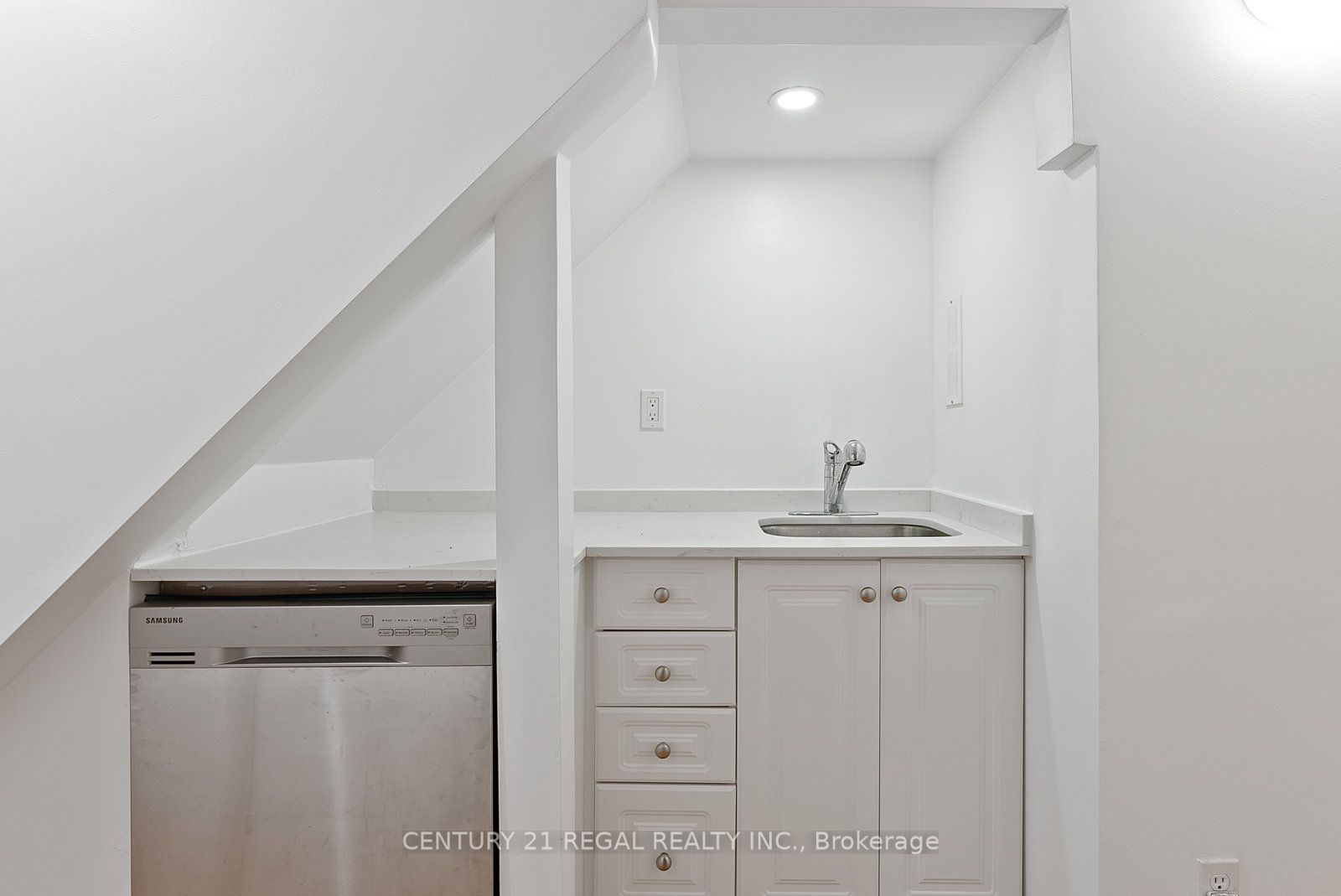 #3 - 228 St George Street Property Photo 37