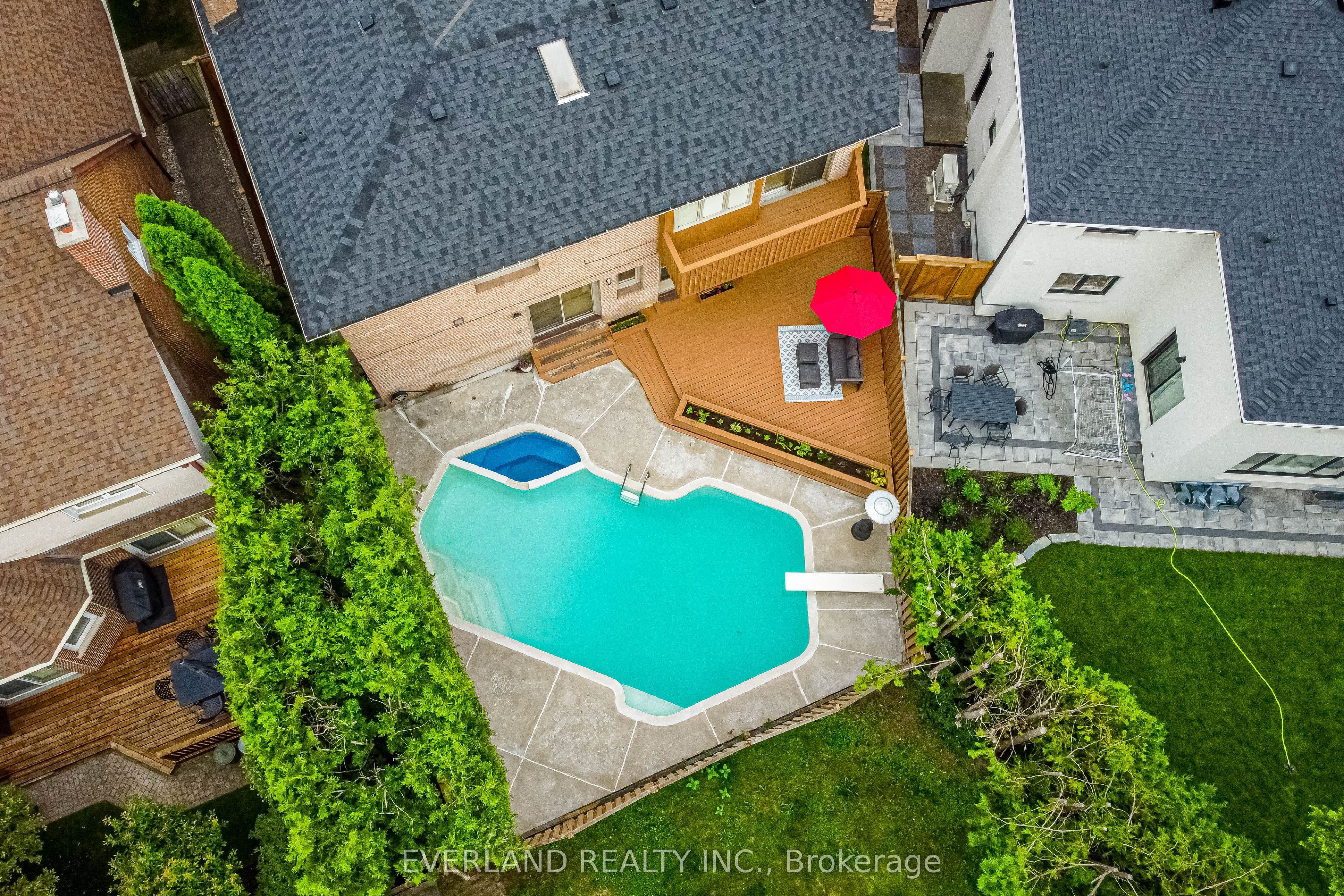 8 Elliotwood Court Property Photo 3