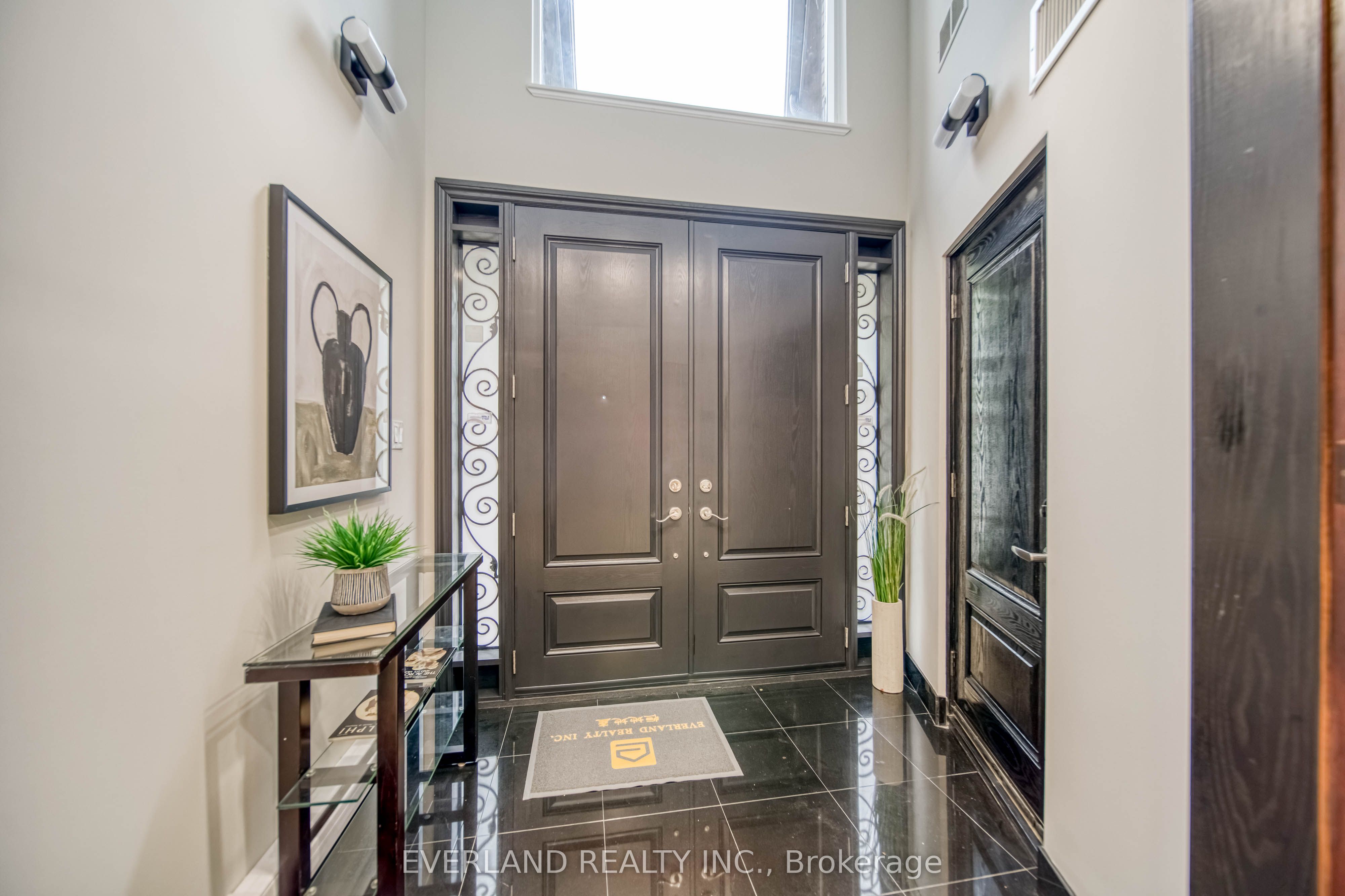 8 Elliotwood Court Property Photo 4