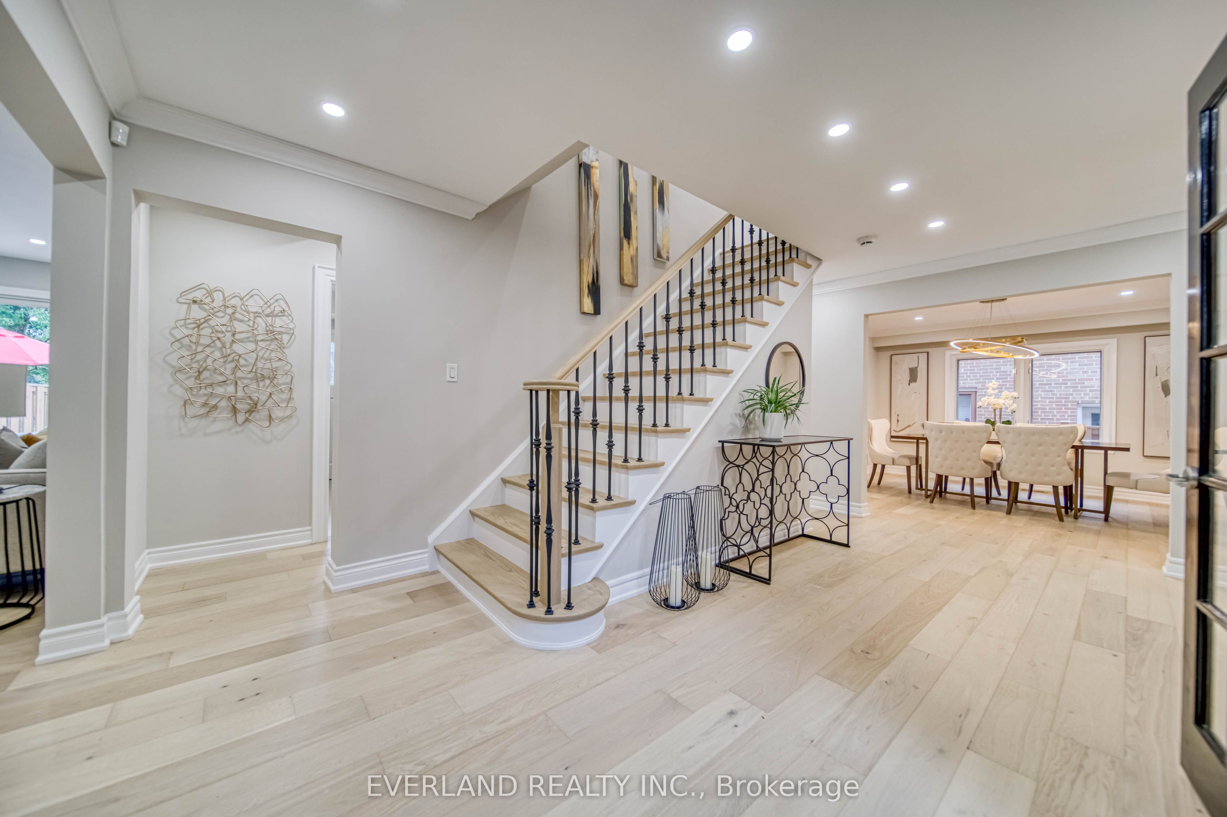 8 Elliotwood Court Property Photo 5