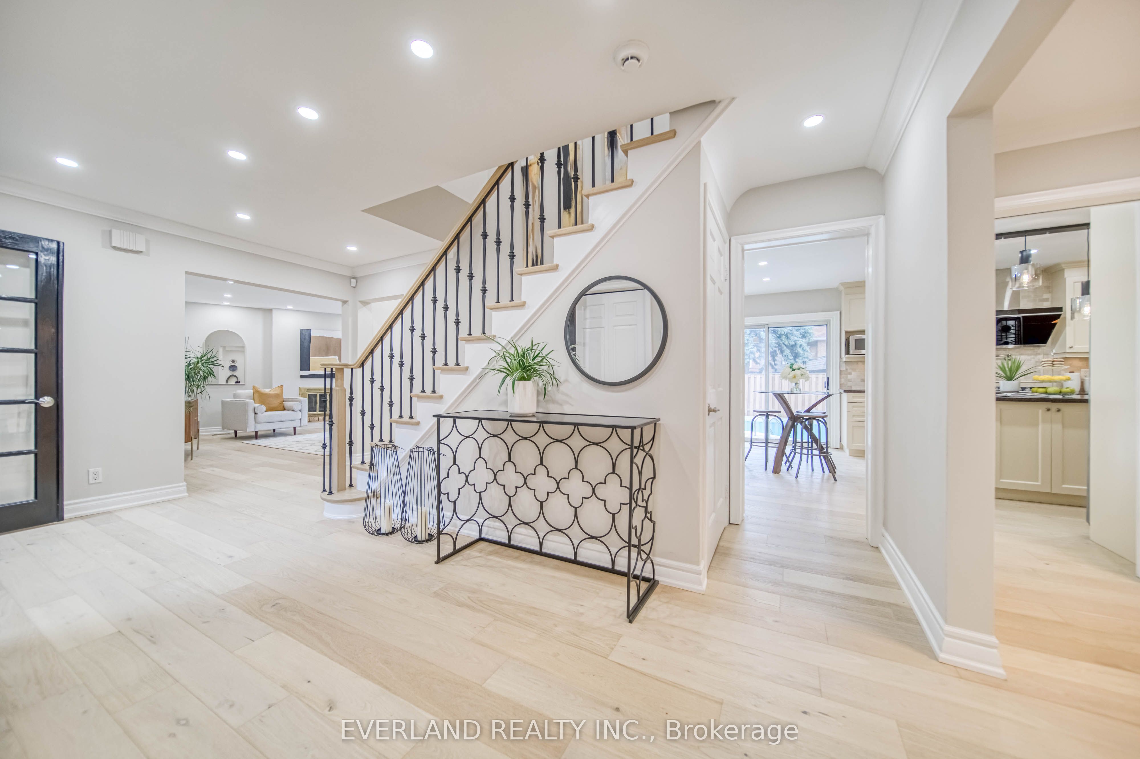 8 Elliotwood Court Property Photo 6