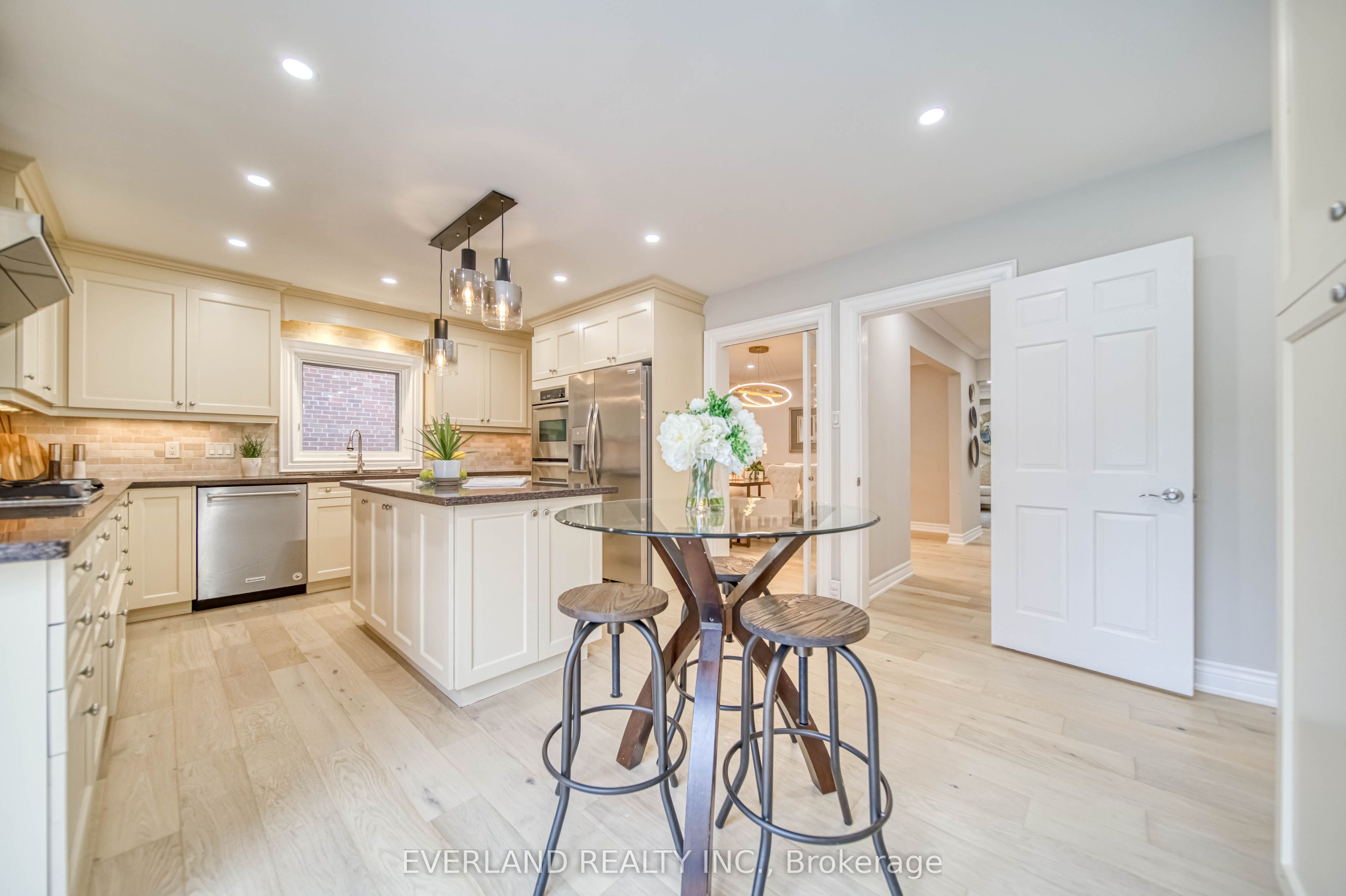 8 Elliotwood Court Property Photo 14