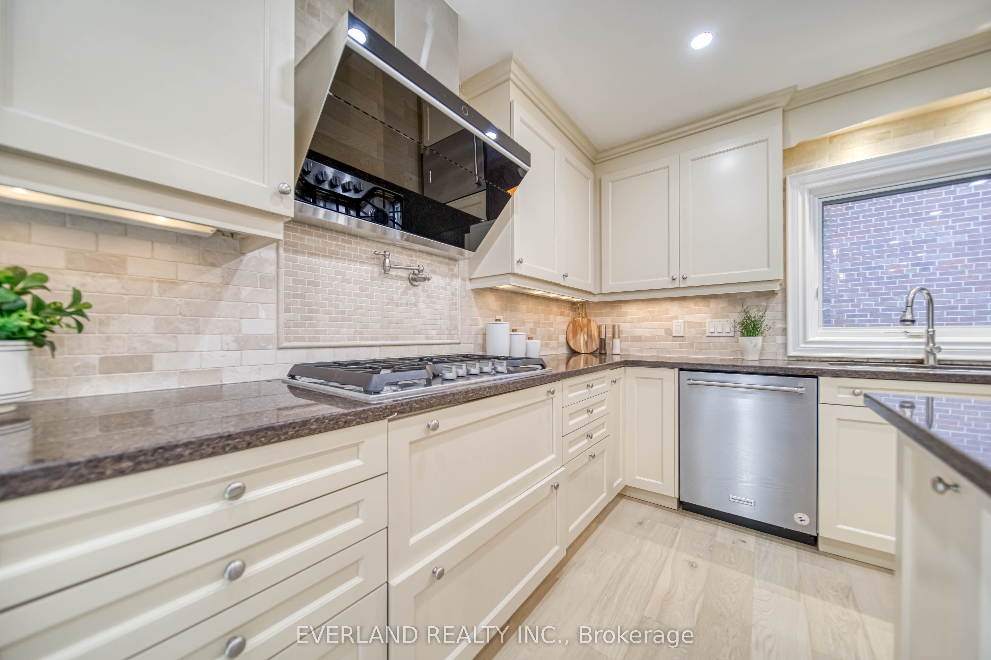8 Elliotwood Court Property Photo 15