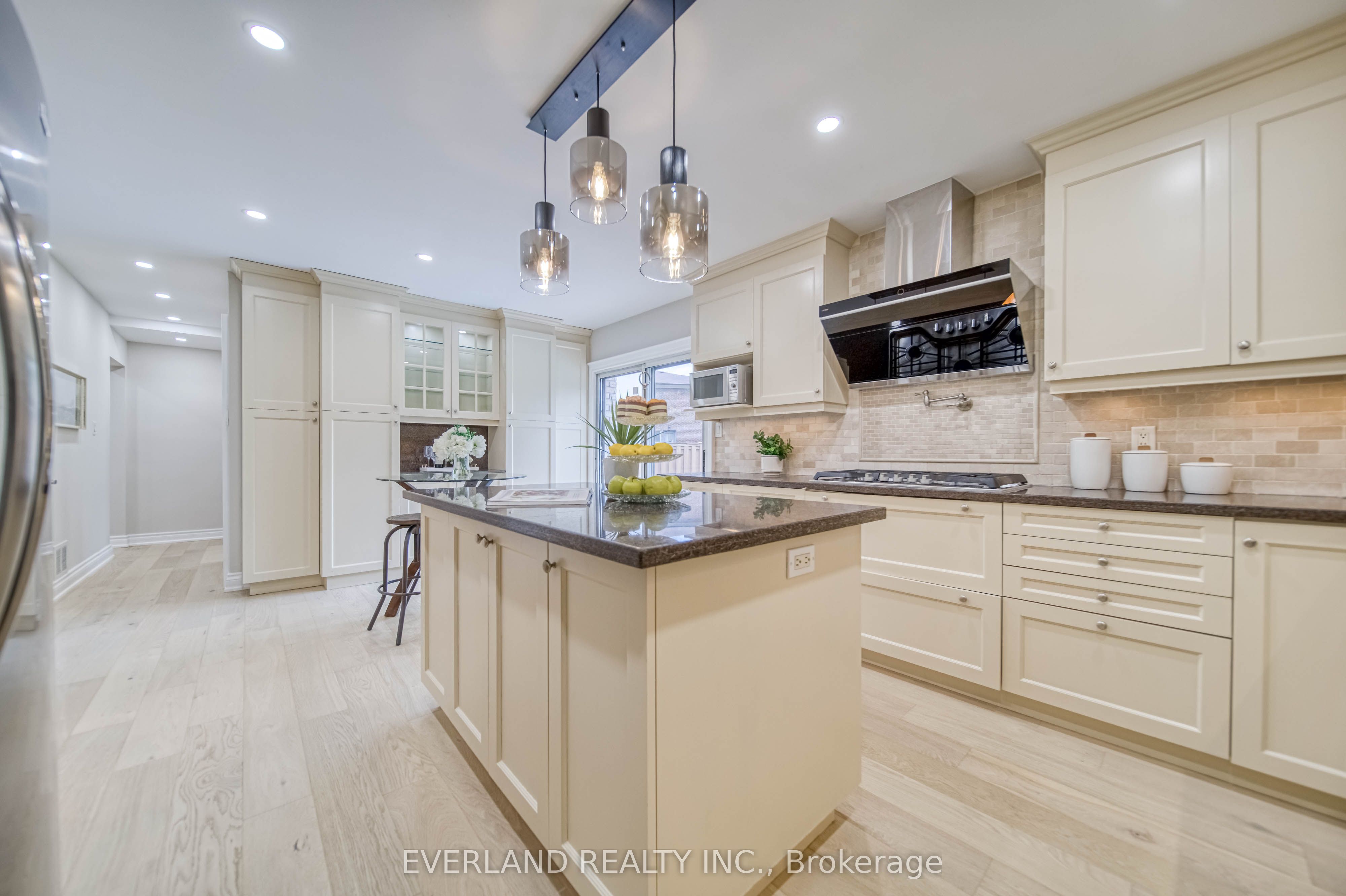 8 Elliotwood Court Property Photo 17