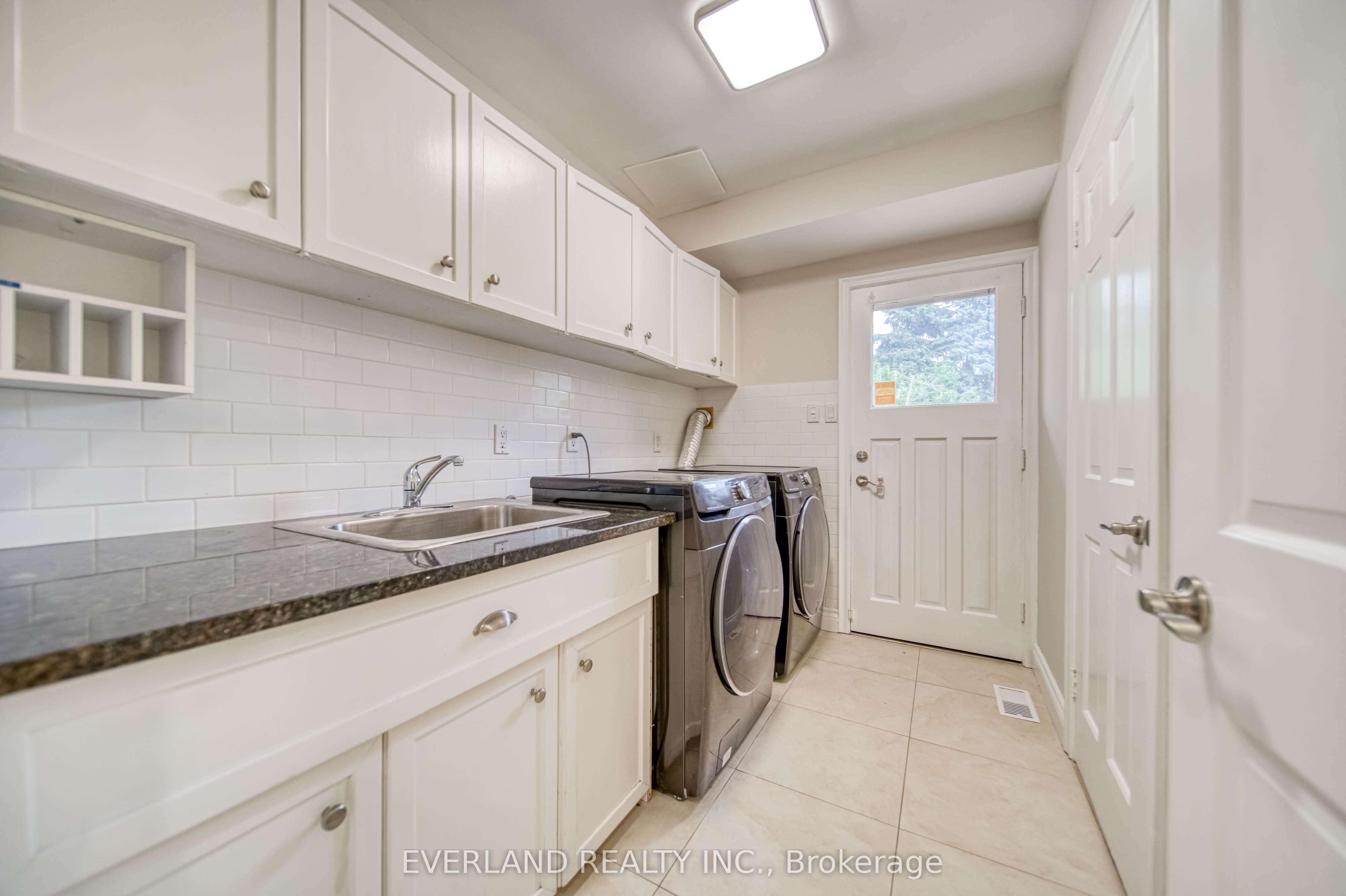 8 Elliotwood Court Property Photo 18