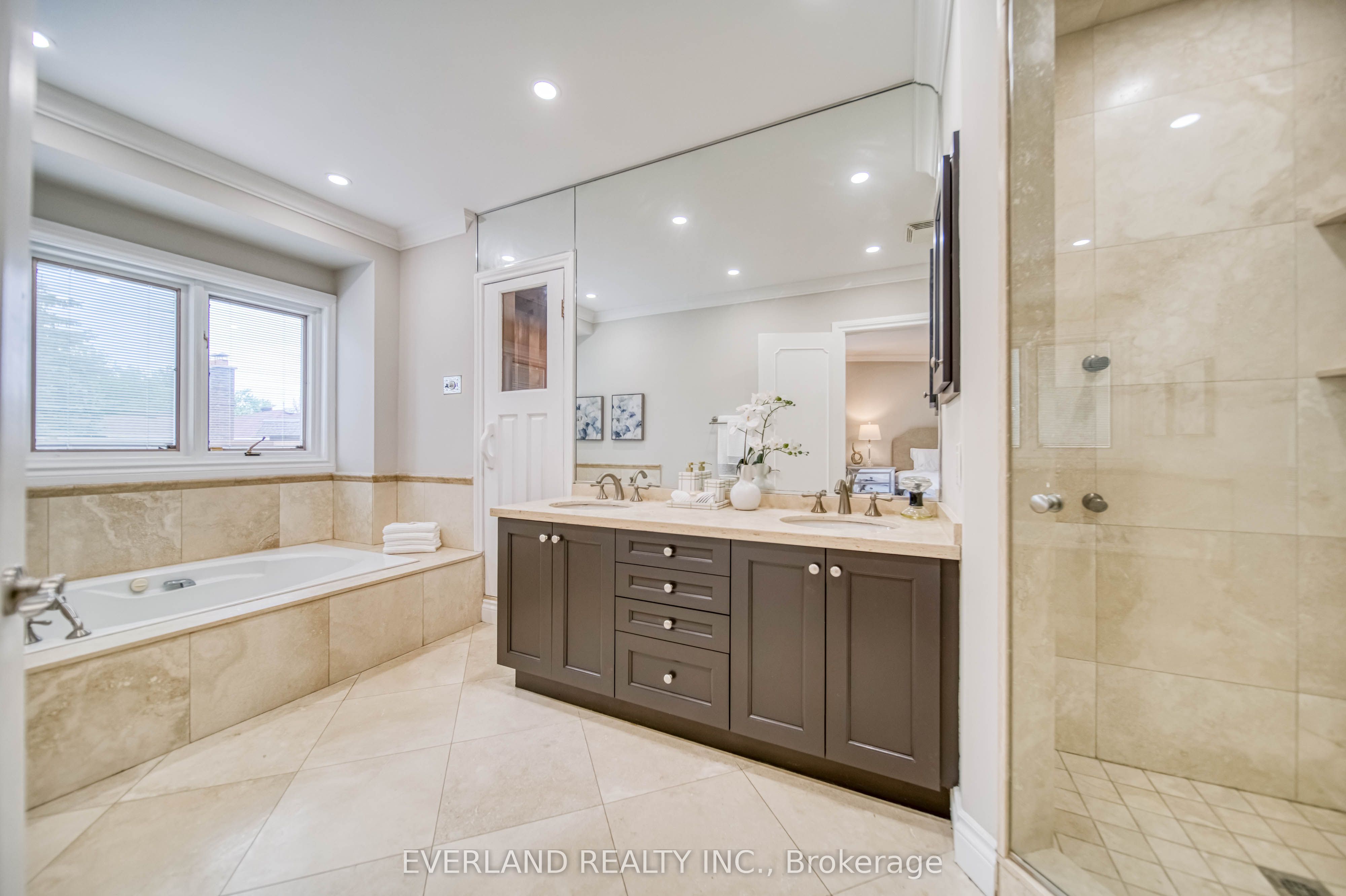 8 Elliotwood Court Property Photo 22