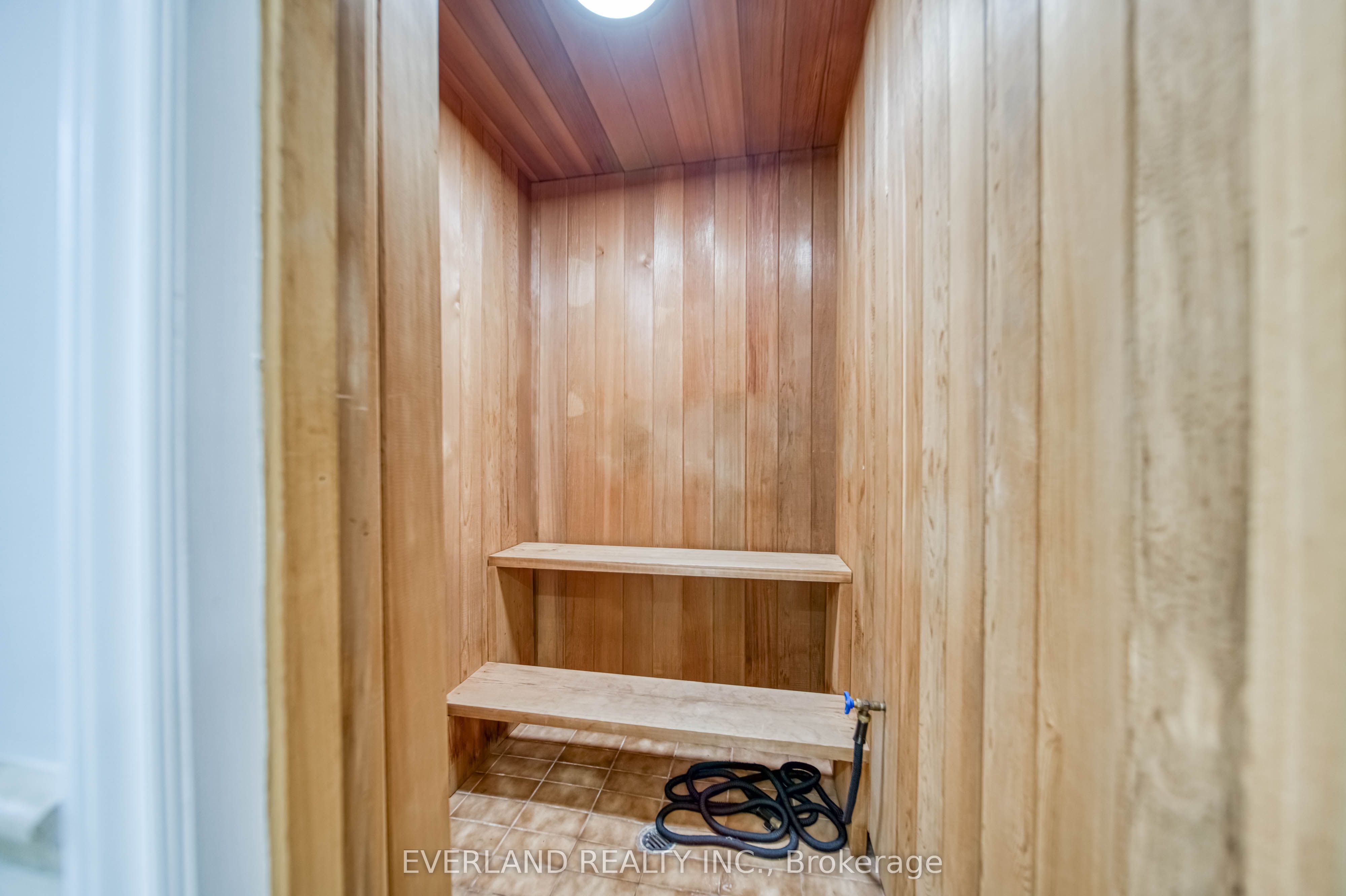 8 Elliotwood Court Property Photo 24