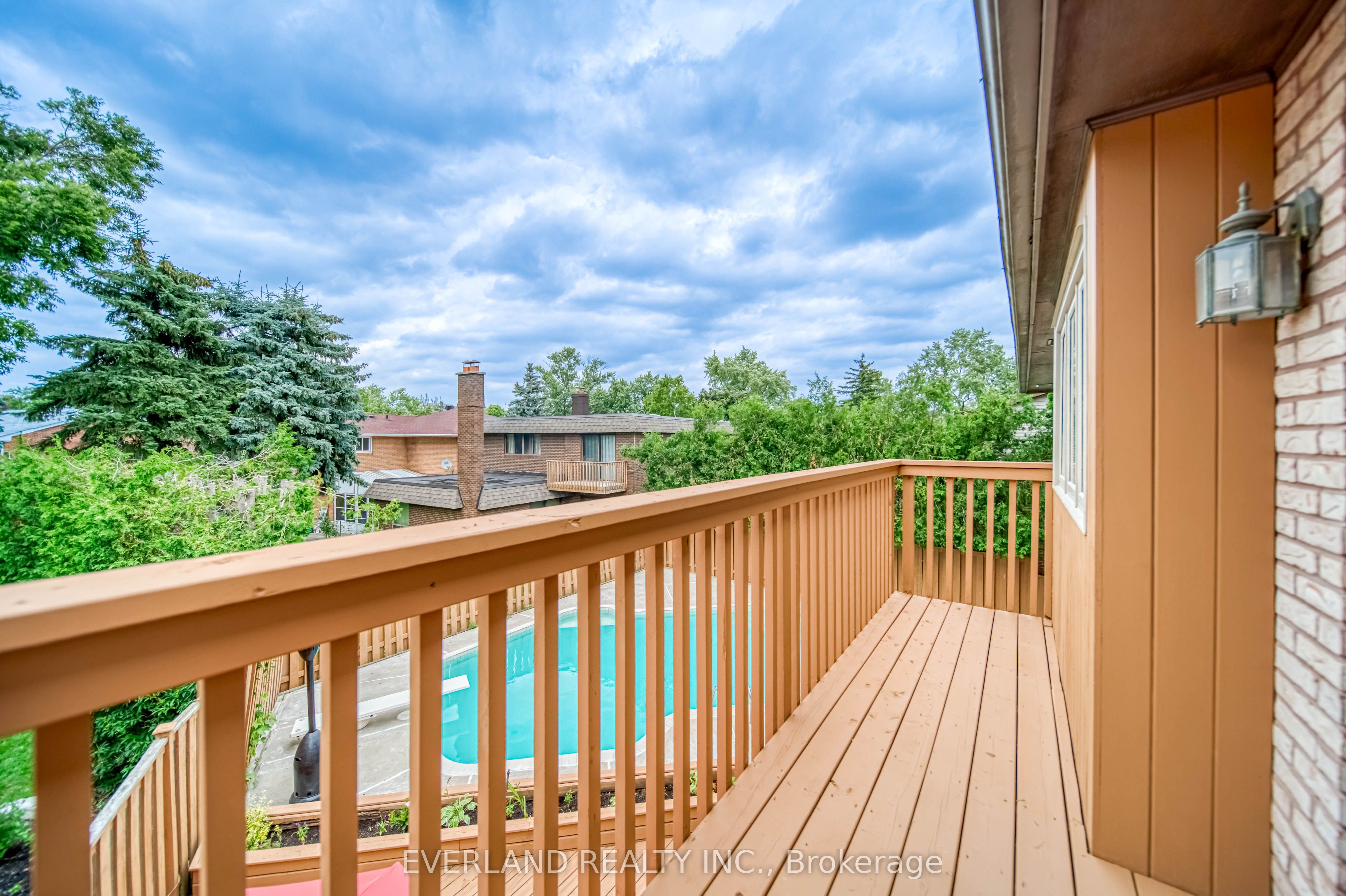 8 Elliotwood Court Property Photo 25