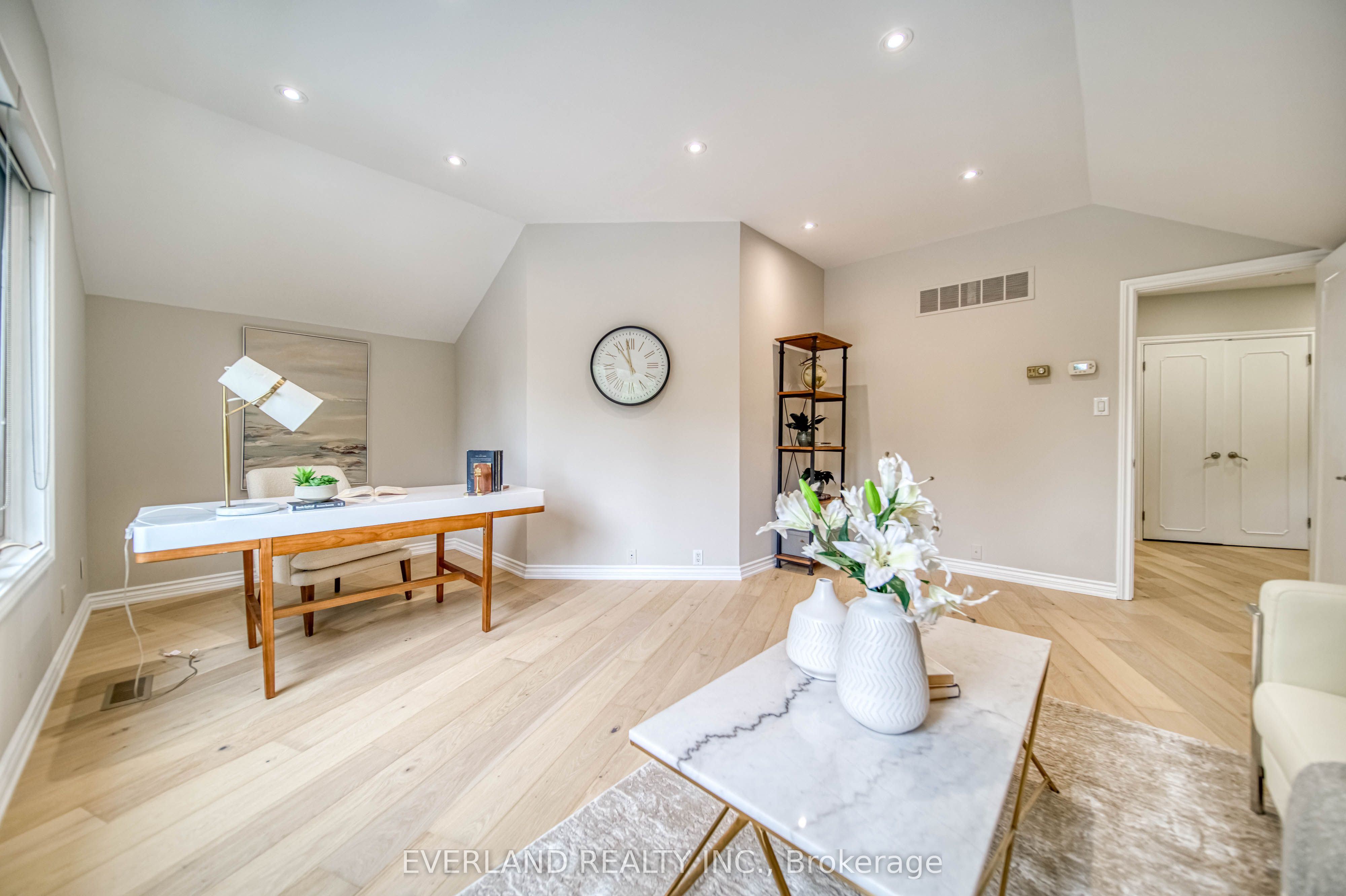 8 Elliotwood Court Property Photo 27