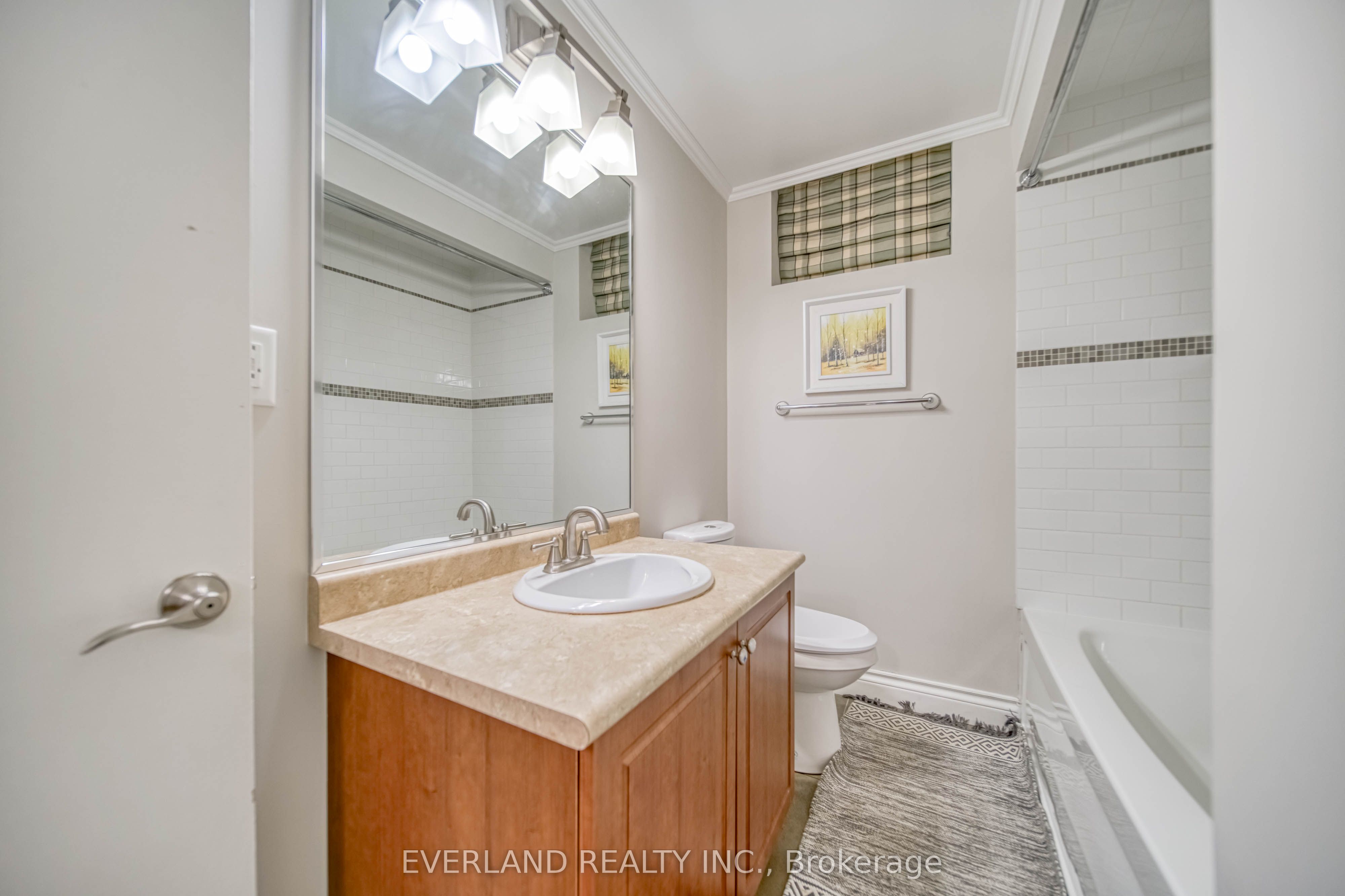 8 Elliotwood Court Property Photo 36