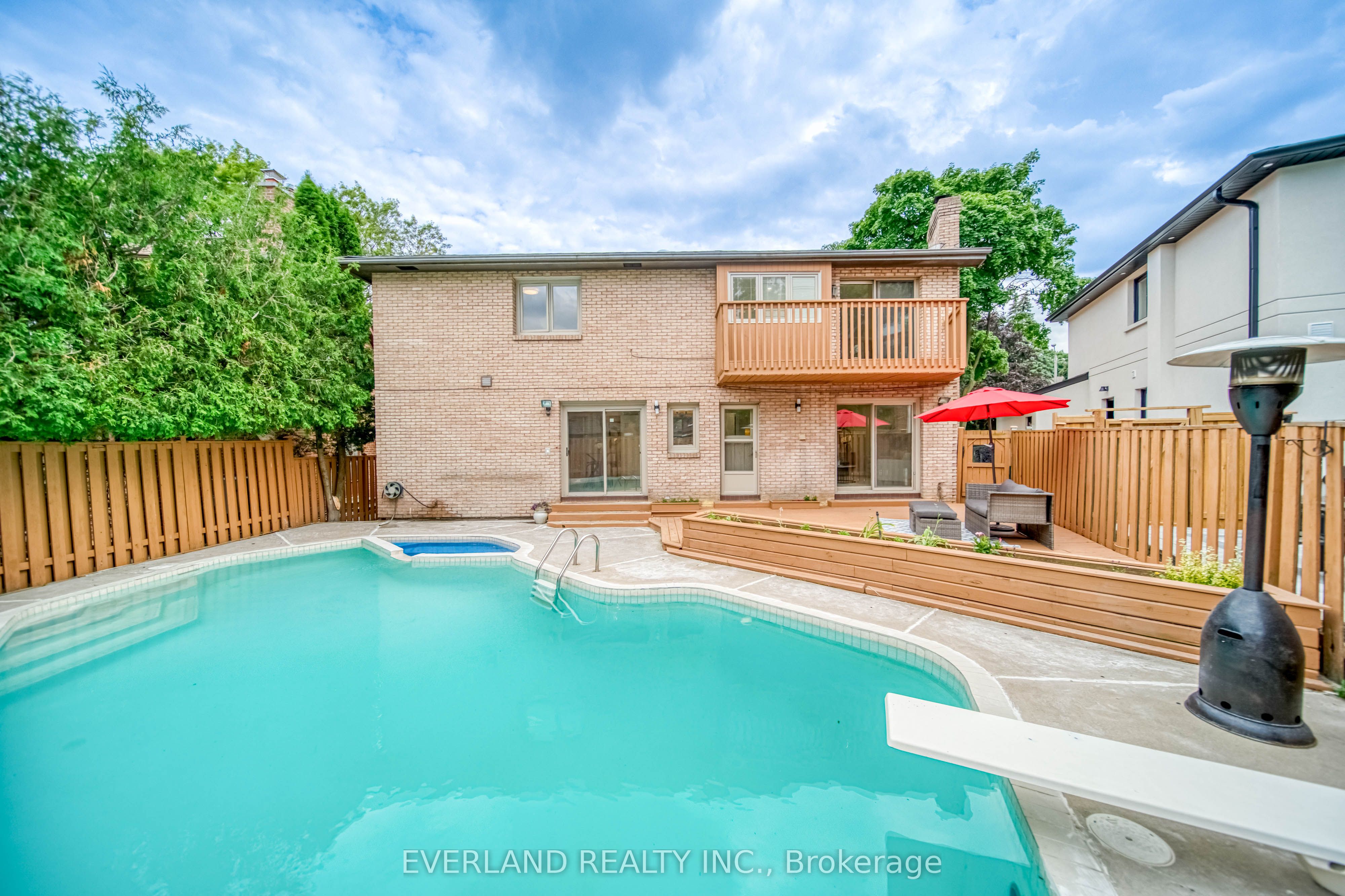 8 Elliotwood Court Property Photo 37