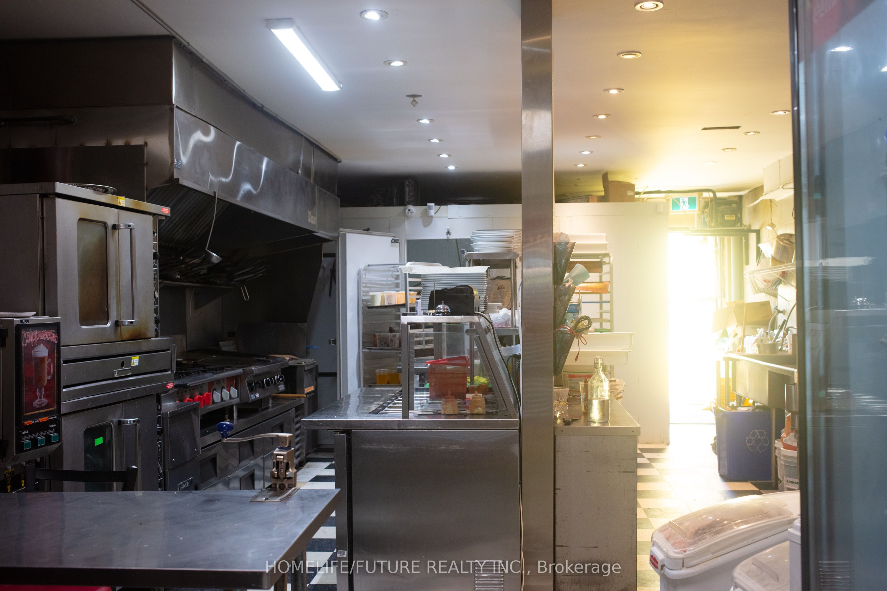 372 Queen Street Property Photo 4