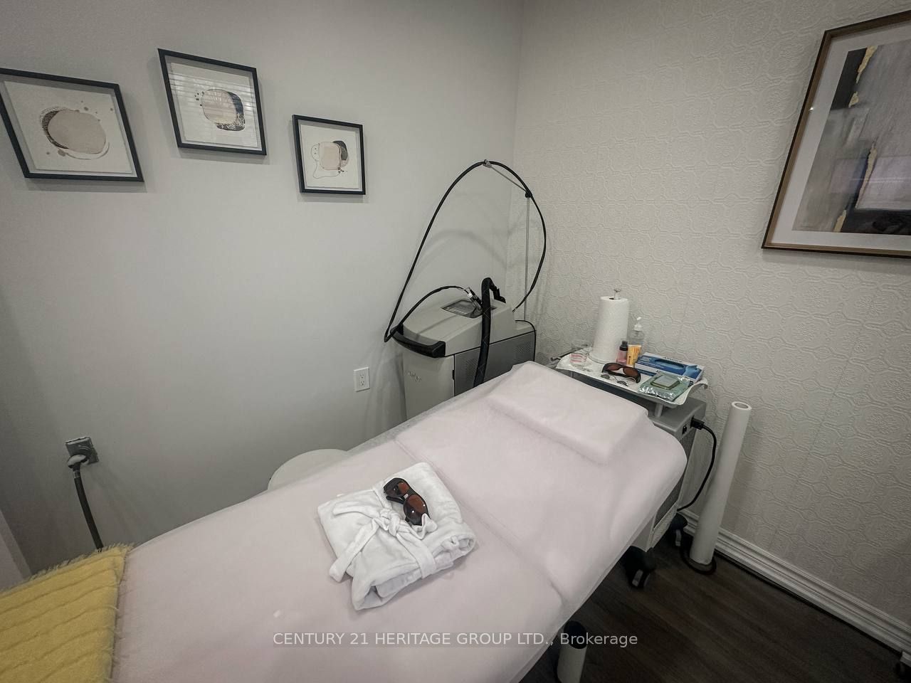 #upper - 3421 Yonge Street Property Photo 4