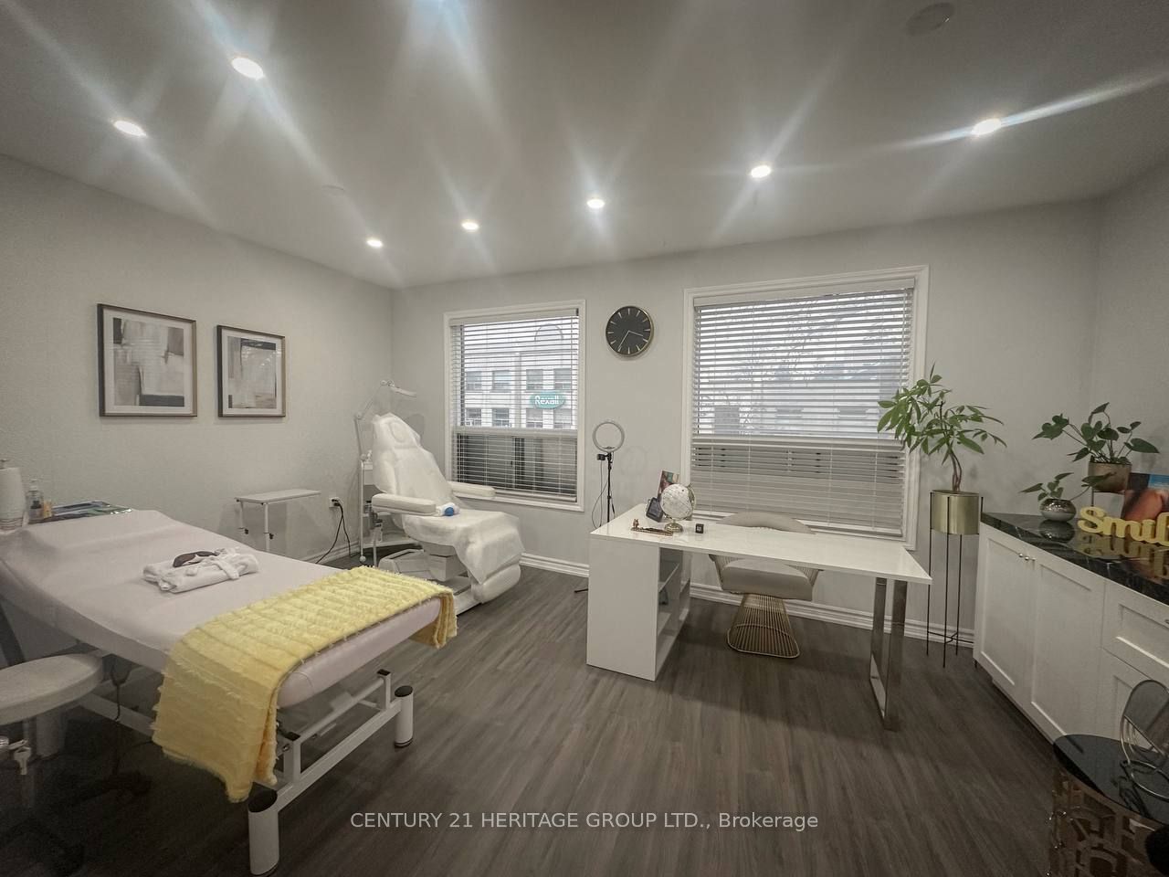 #upper - 3421 Yonge Street Property Photo 8