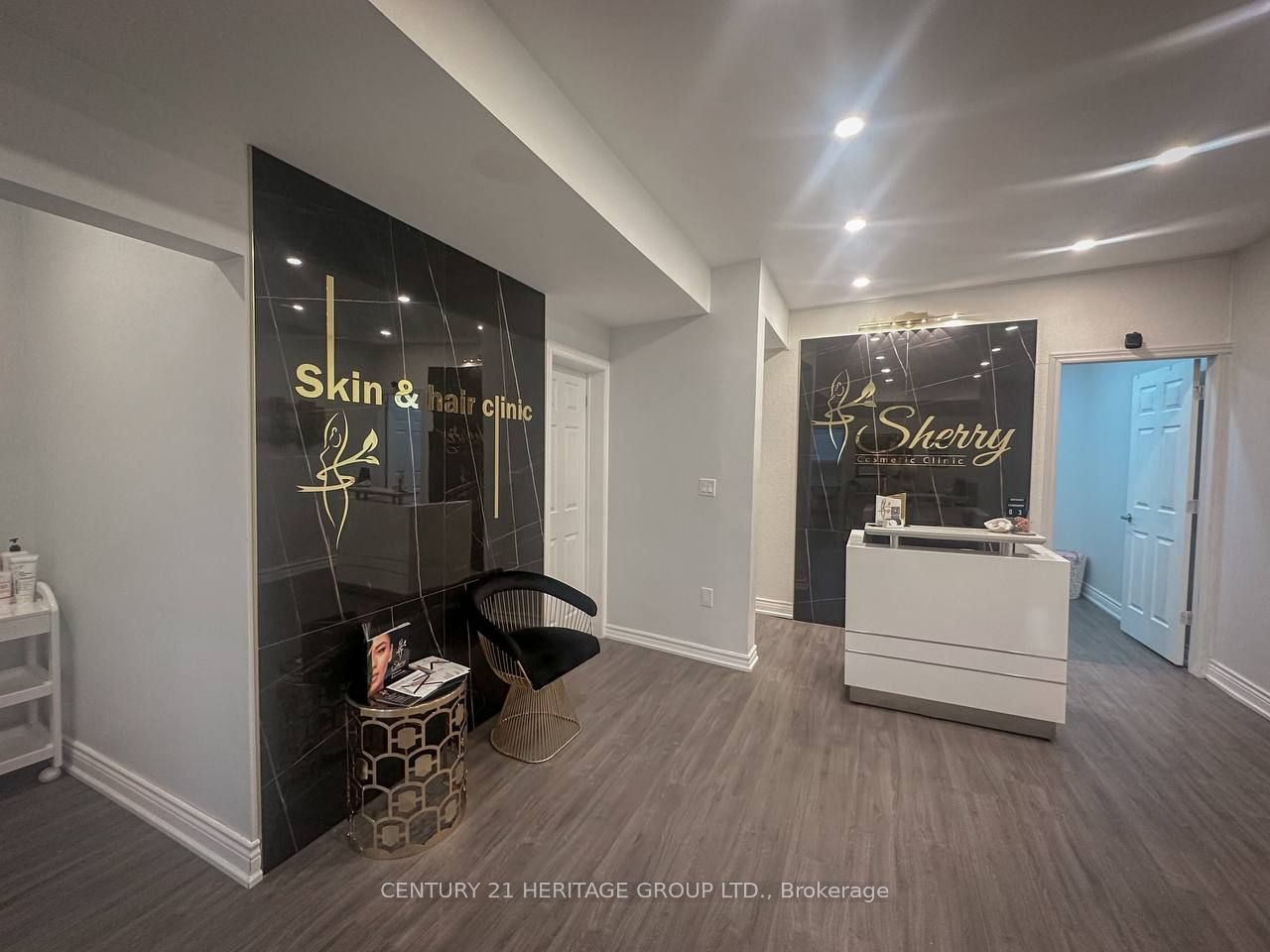 #upper - 3421 Yonge Street Property Photo 9