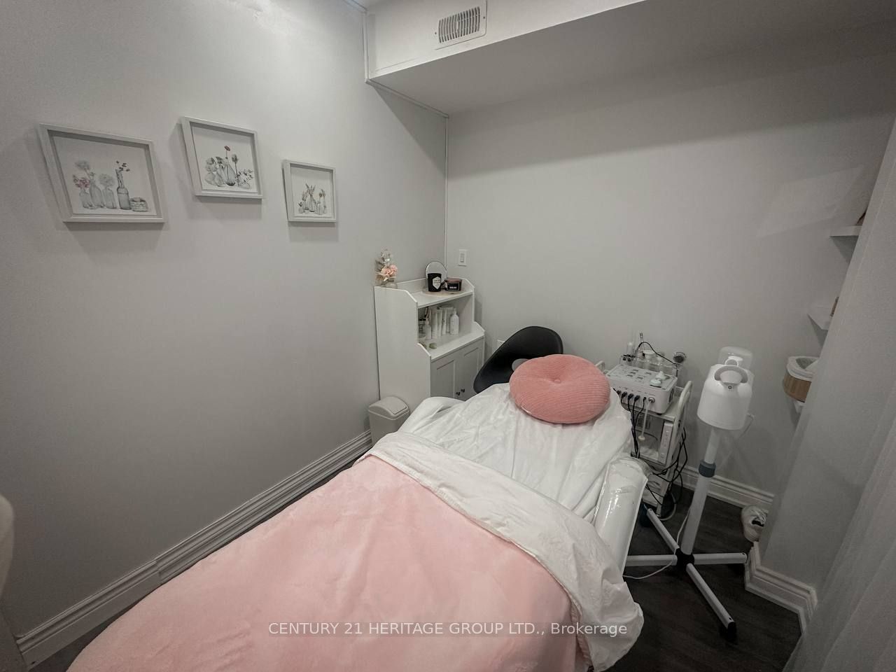 #upper - 3421 Yonge Street Property Photo 11