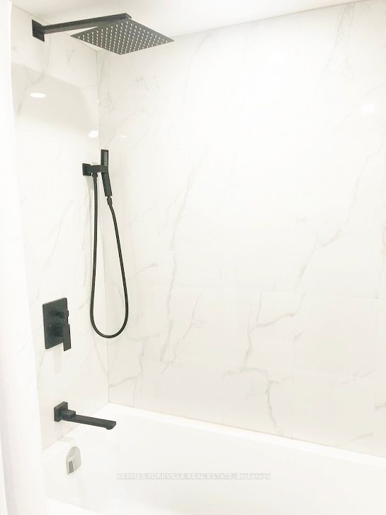 #2501 - 260 Queens Quay Property Photo 3
