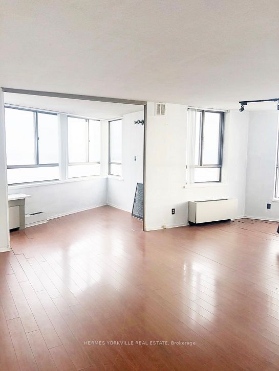 #2501 - 260 Queens Quay Property Photo 4