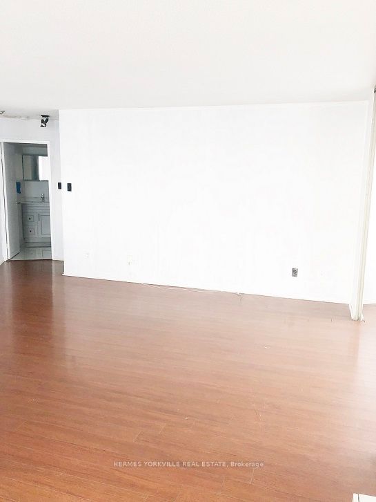 #2501 - 260 Queens Quay Property Photo 5