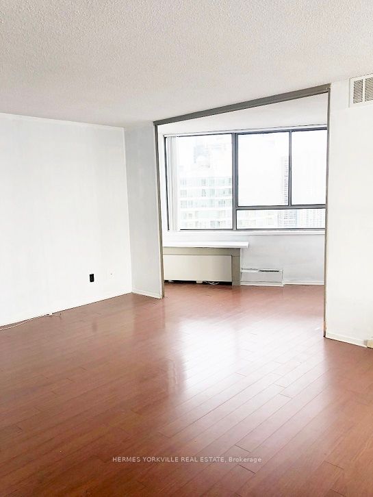 #2501 - 260 Queens Quay Property Photo 6