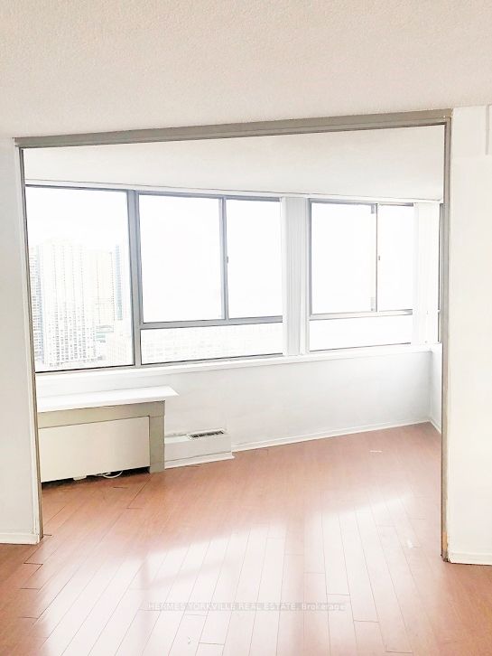#2501 - 260 Queens Quay Property Photo 7