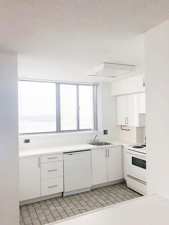 #2501 - 260 Queens Quay Property Photo 8