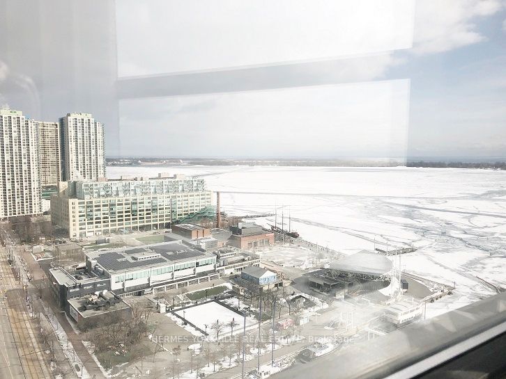 #2501 - 260 Queens Quay Property Photo 13