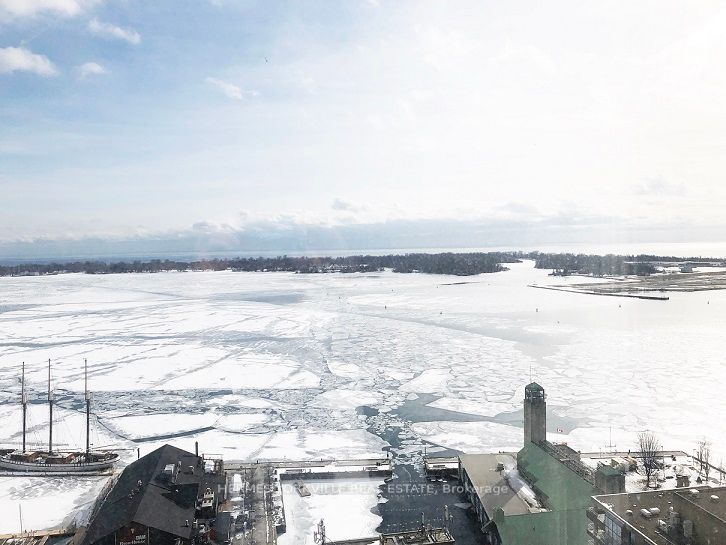 #2501 - 260 Queens Quay Property Photo 16