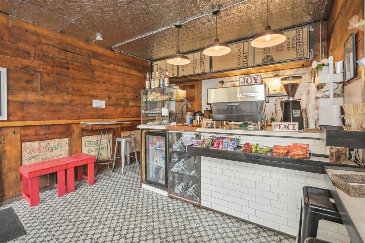 456 Ossington Avenue Property Photo 13