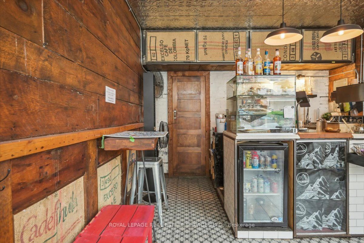 456 Ossington Avenue Property Photo 18