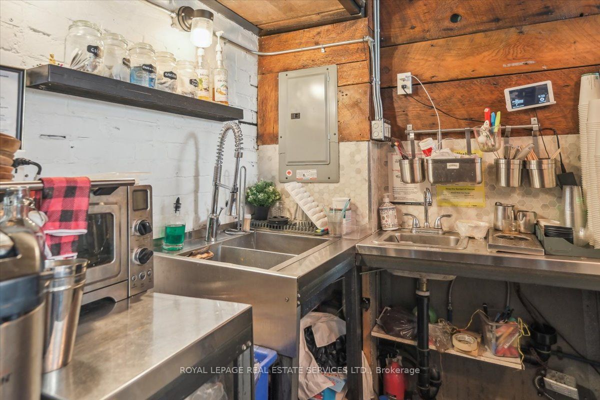 456 Ossington Avenue Property Photo 20