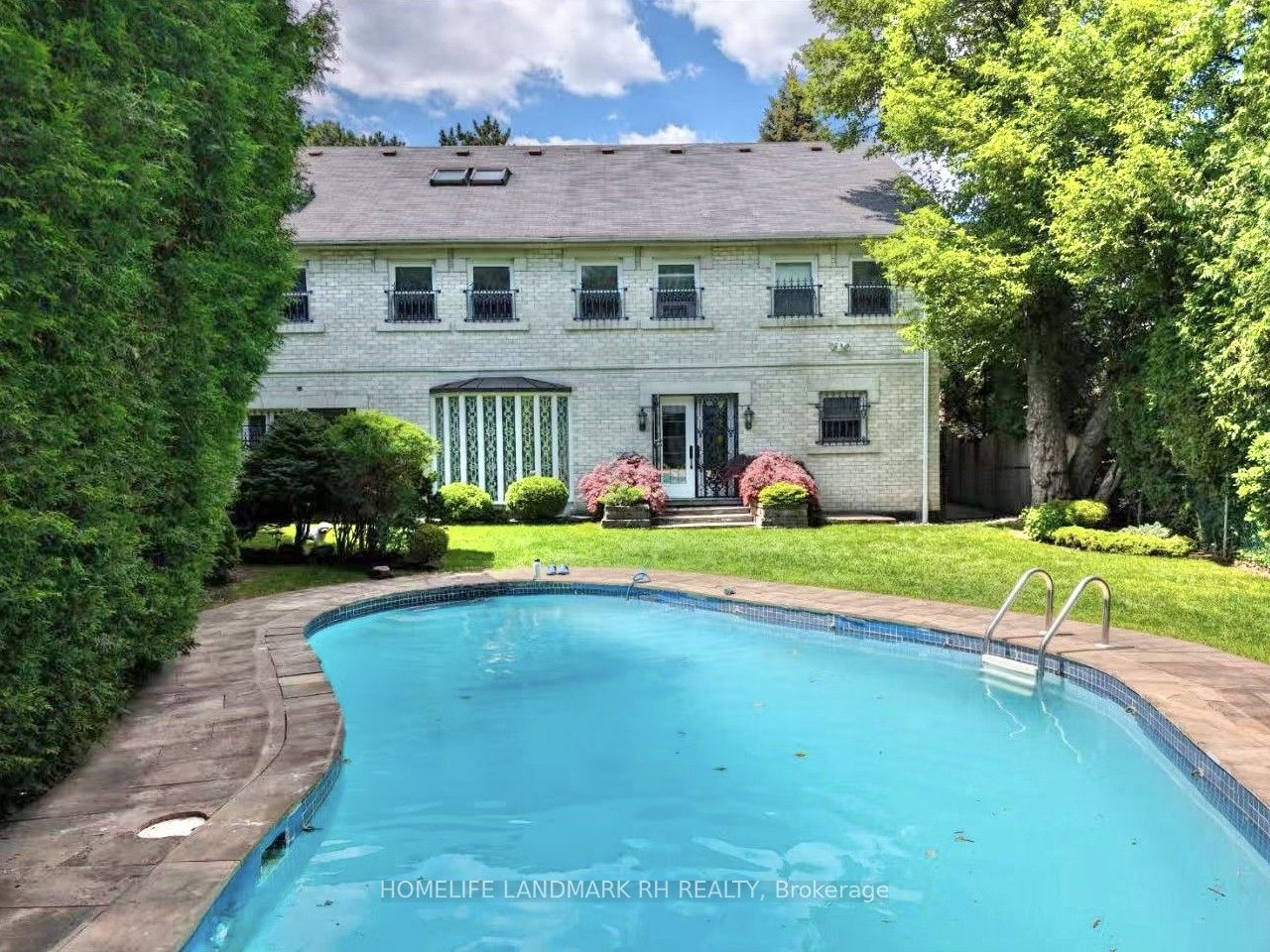 31 Arjay Crescent Property Photo 2