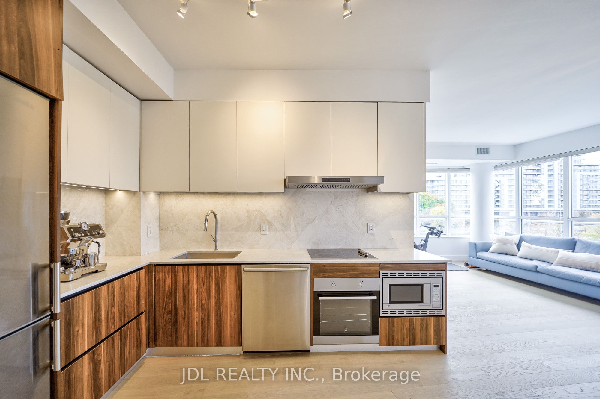 #217 - 7 Kenaston Gardens Property Photo 1