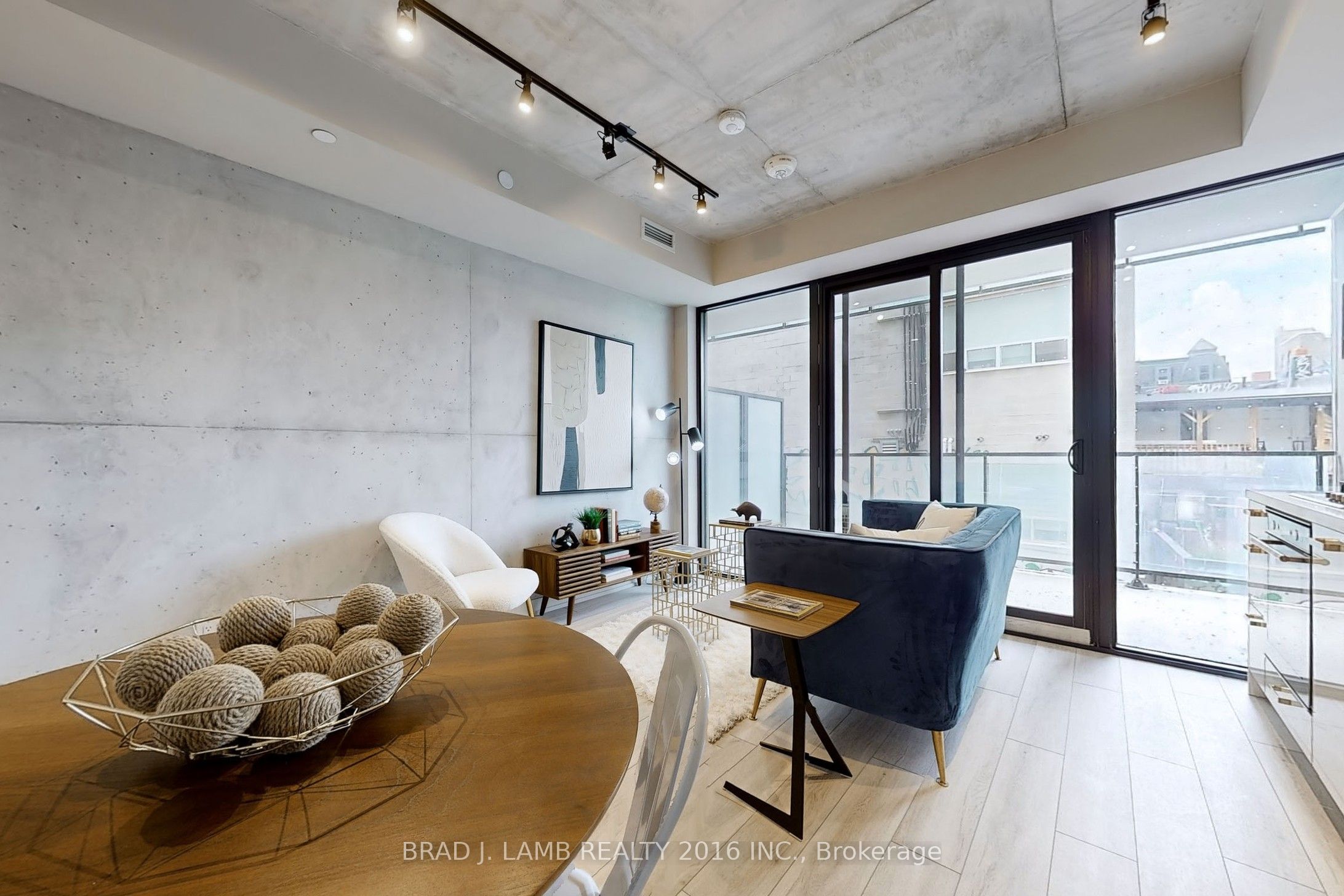 #202 - 458 Richmond Street Property Photo 7