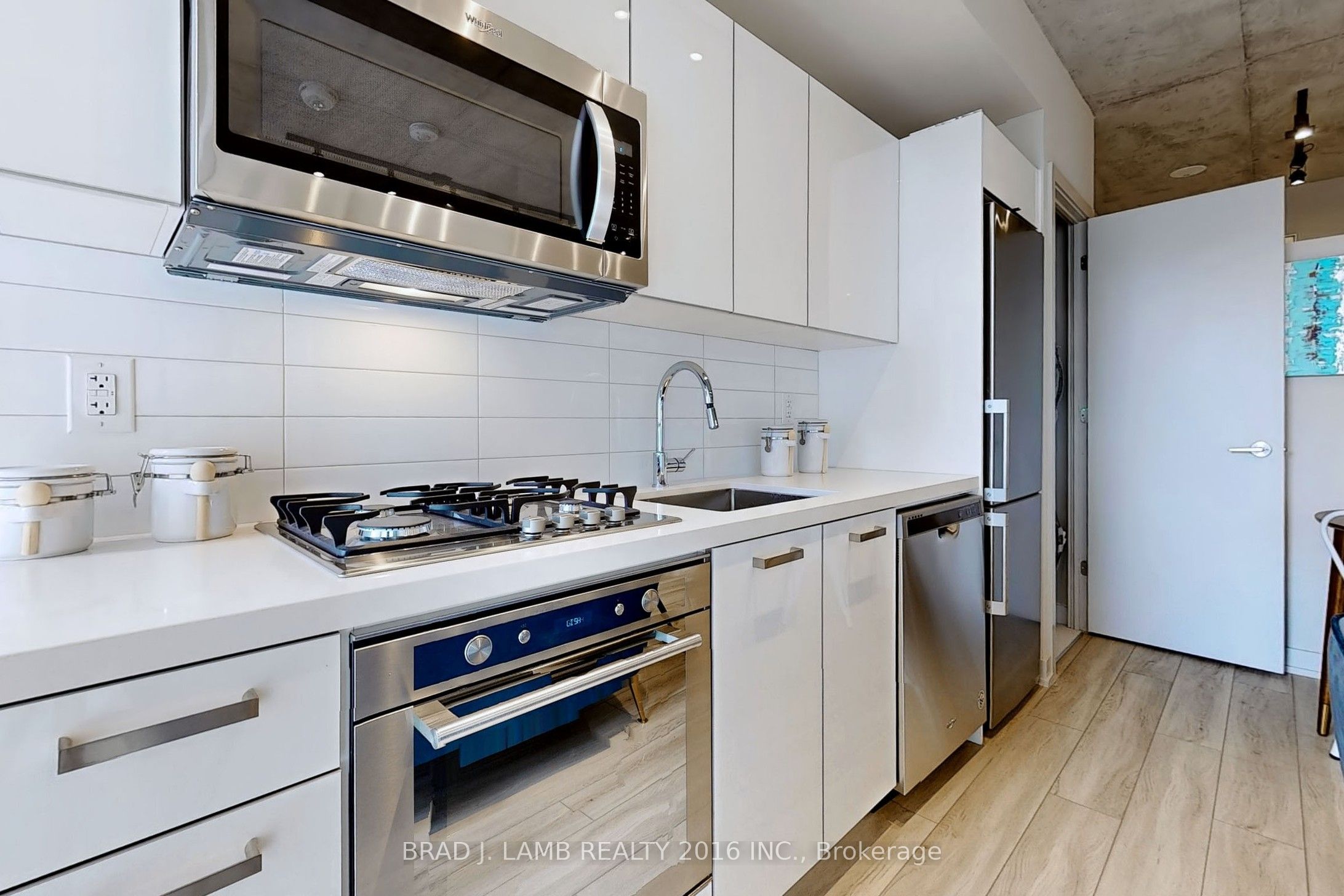 #202 - 458 Richmond Street Property Photo 9