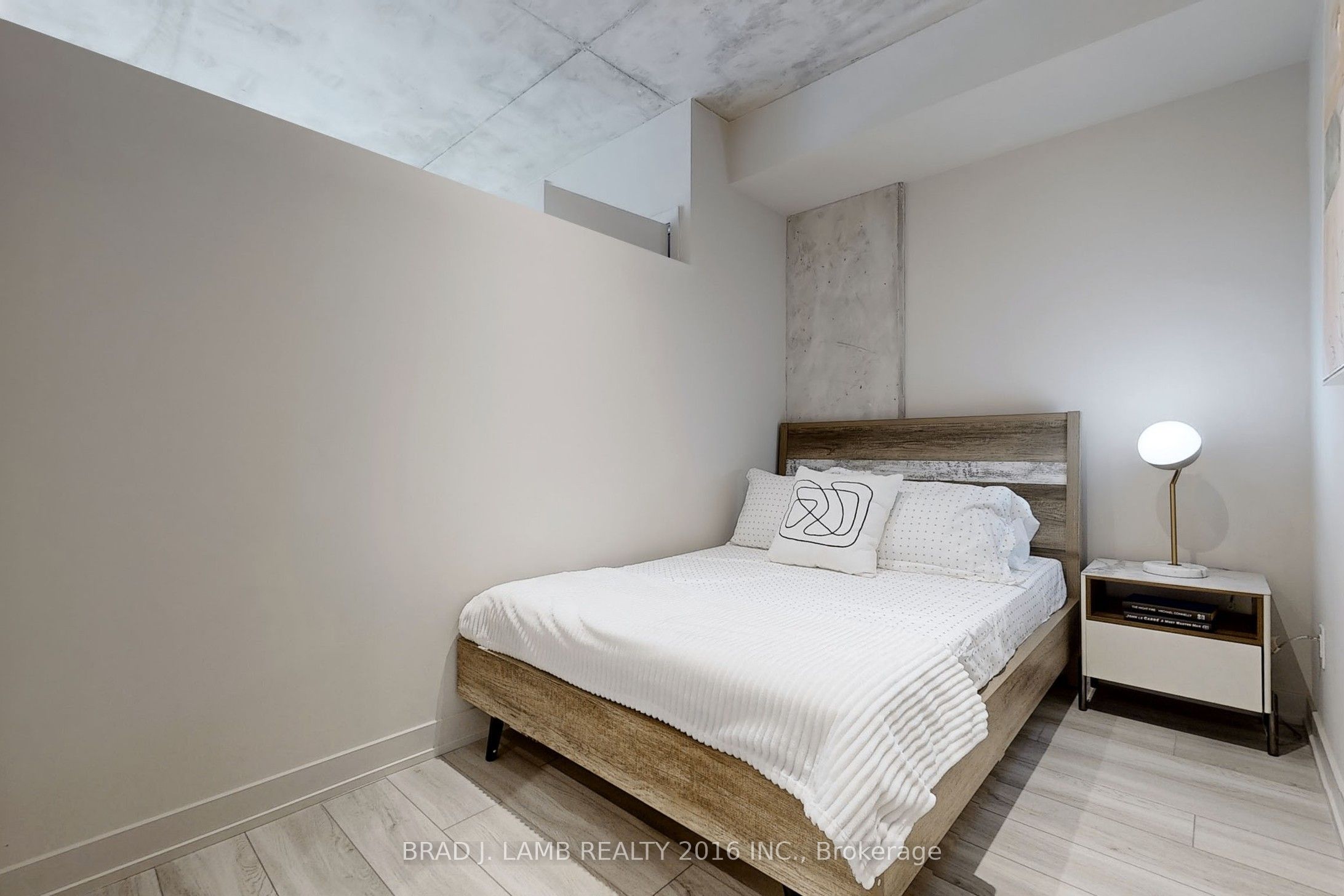 #202 - 458 Richmond Street Property Photo 11