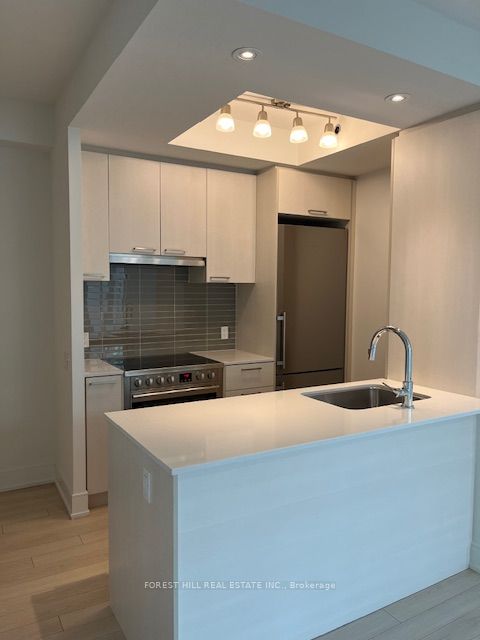 #402 - 310 Tweedsmuir Avenue Property Photo 7