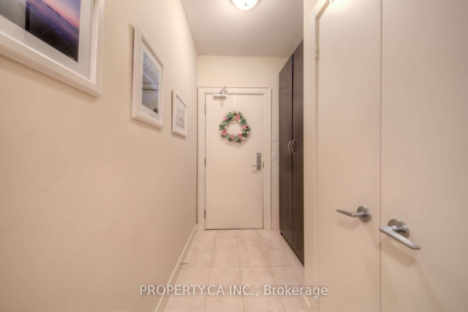 #707 - 438 King Street Property Photo 3