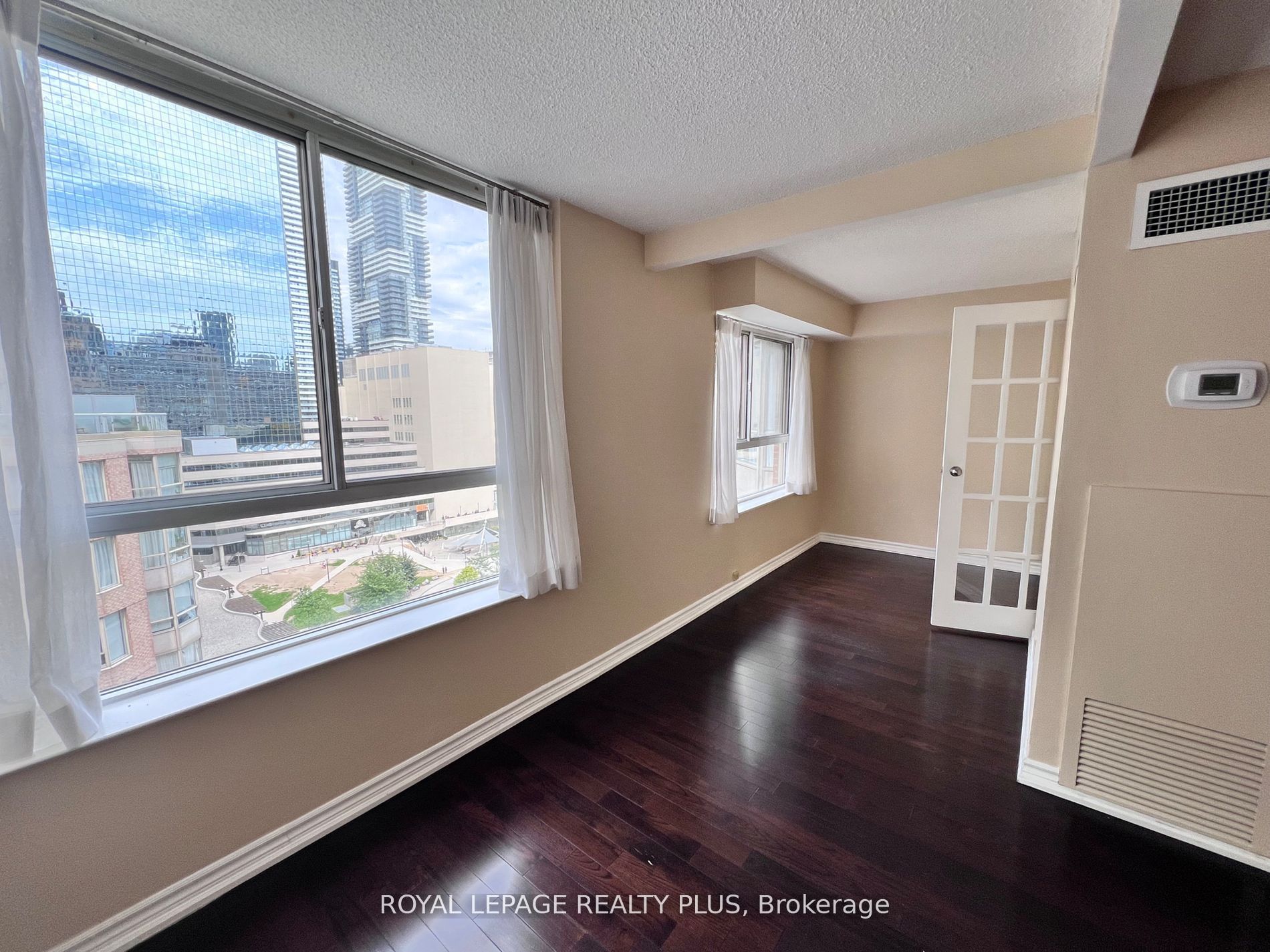 #1601 - 44 Gerrard Street Property Photo 10