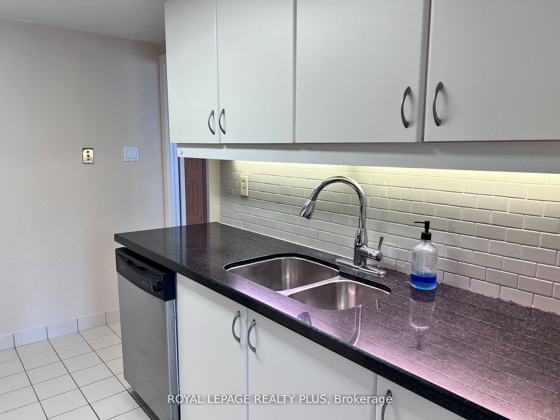 #1601 - 44 Gerrard Street Property Photo 14
