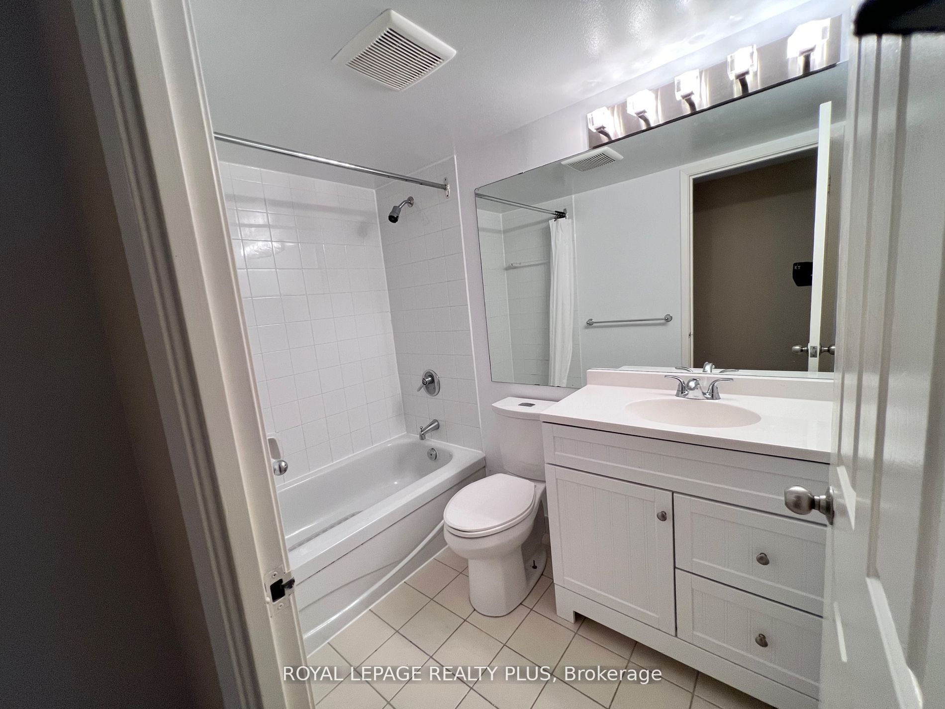 #1601 - 44 Gerrard Street Property Photo 24